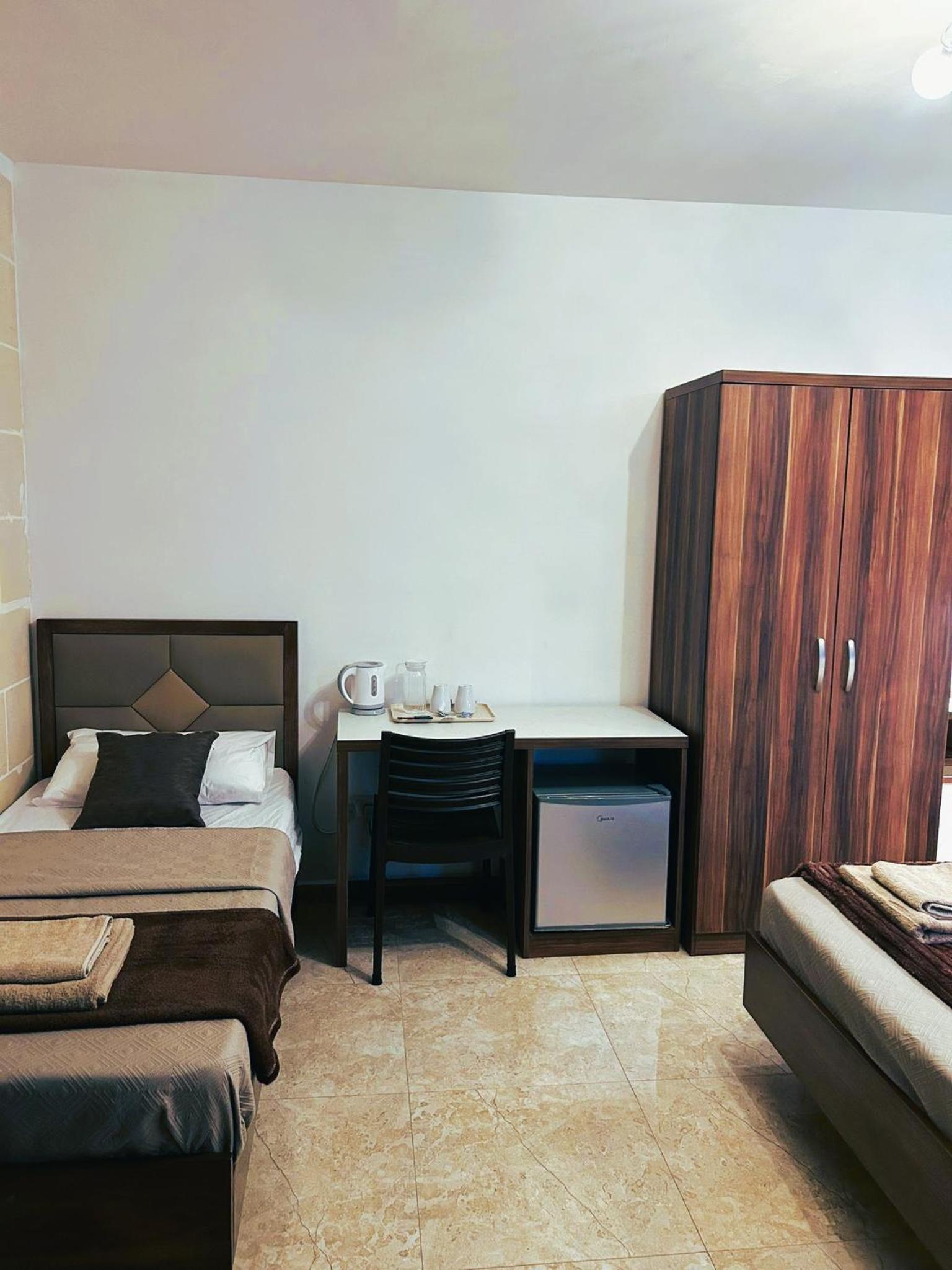 Standard Double Room - Photo 3