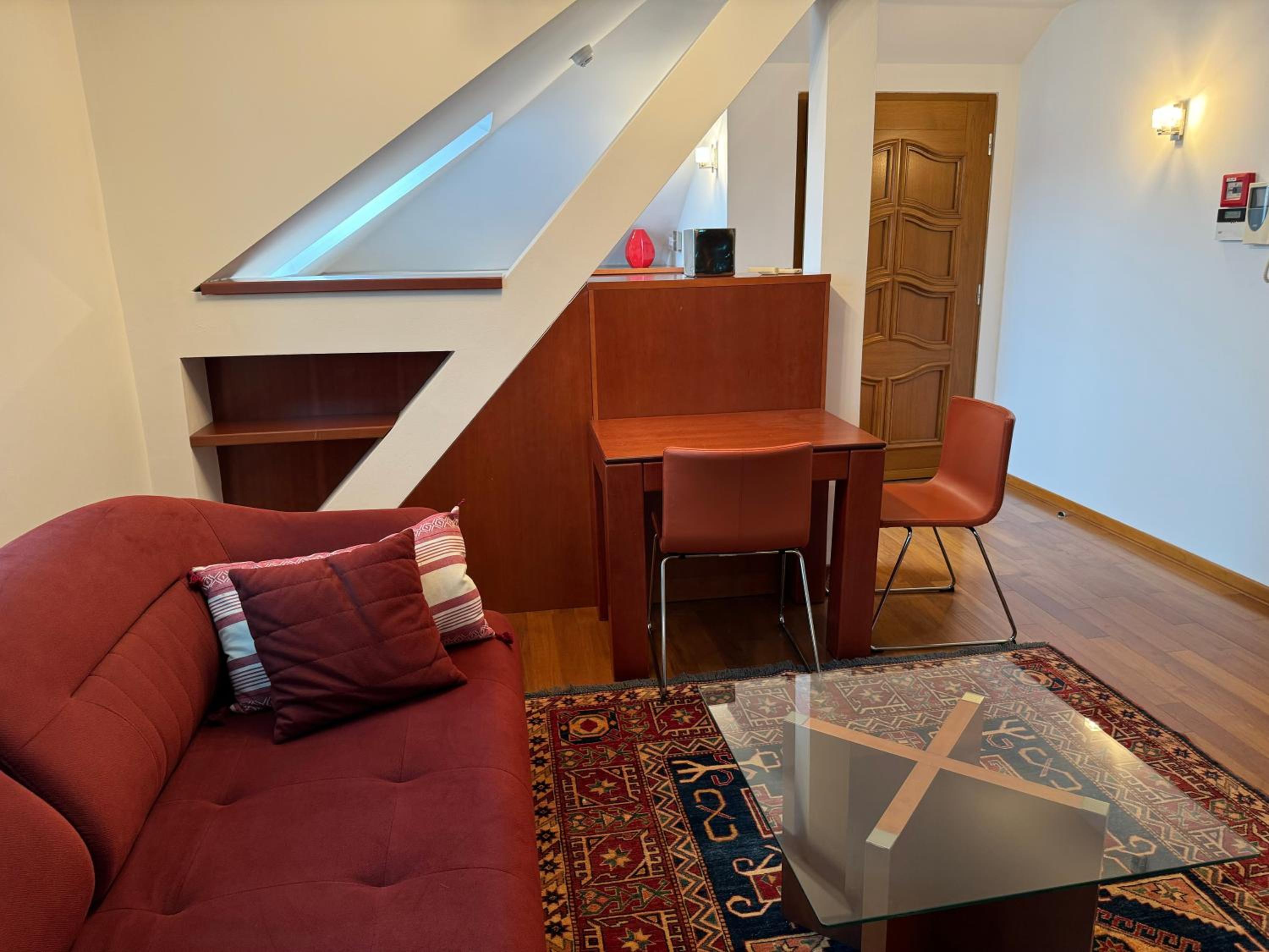 One-Bedroom Apartment photo 2
