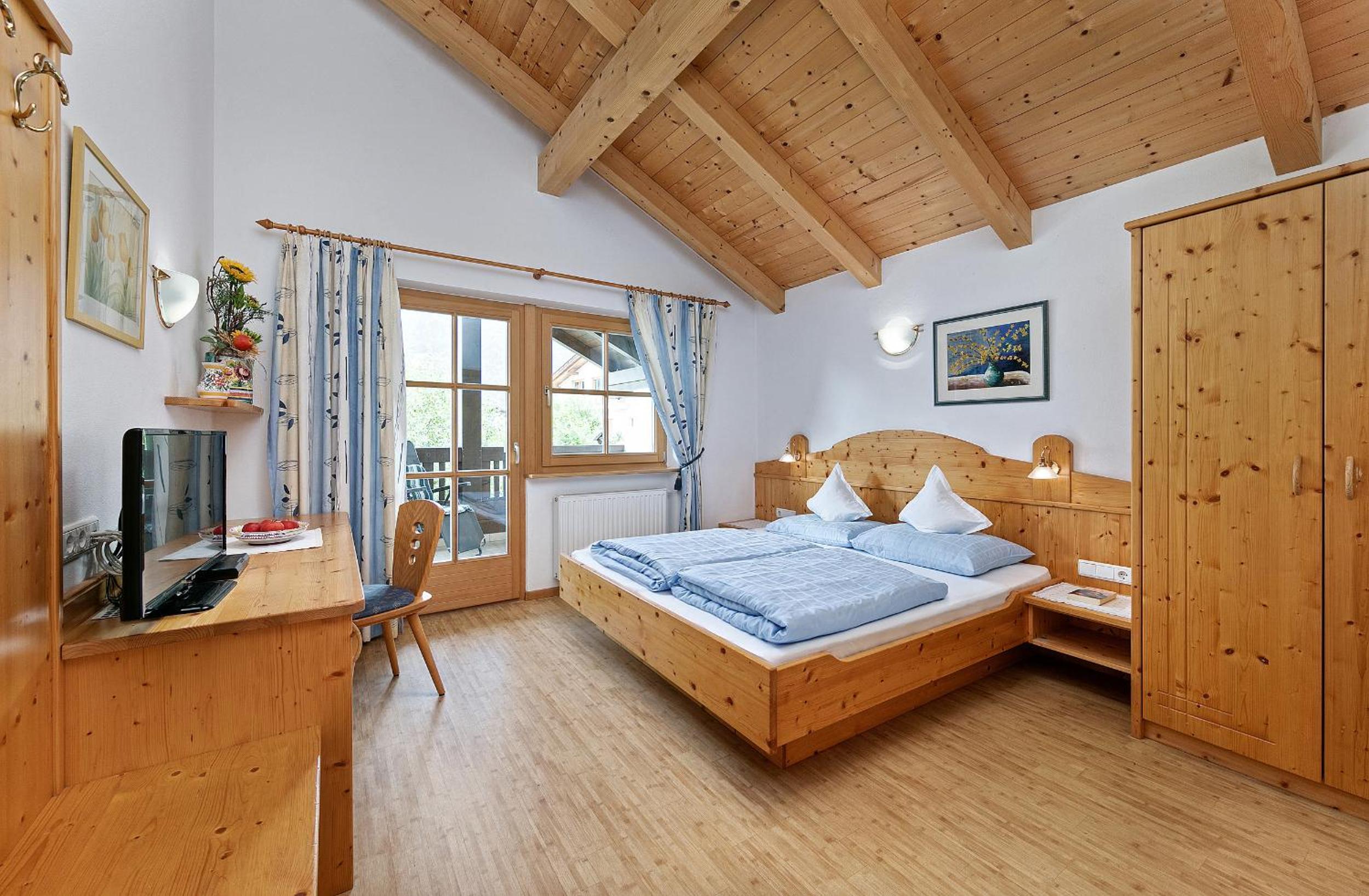 Two-Bedroom Deluxe Apartment with Garden View