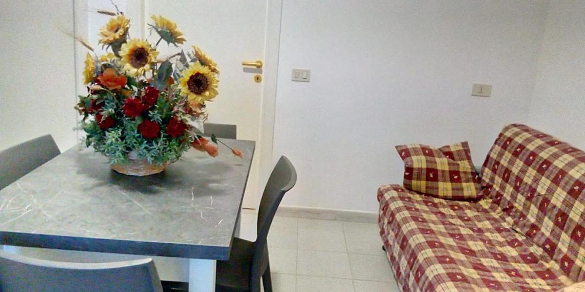 One-Bedroom Standard Apartment - Photo 3