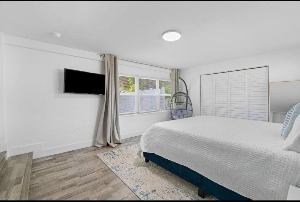 Three-Bedroom House photo 3