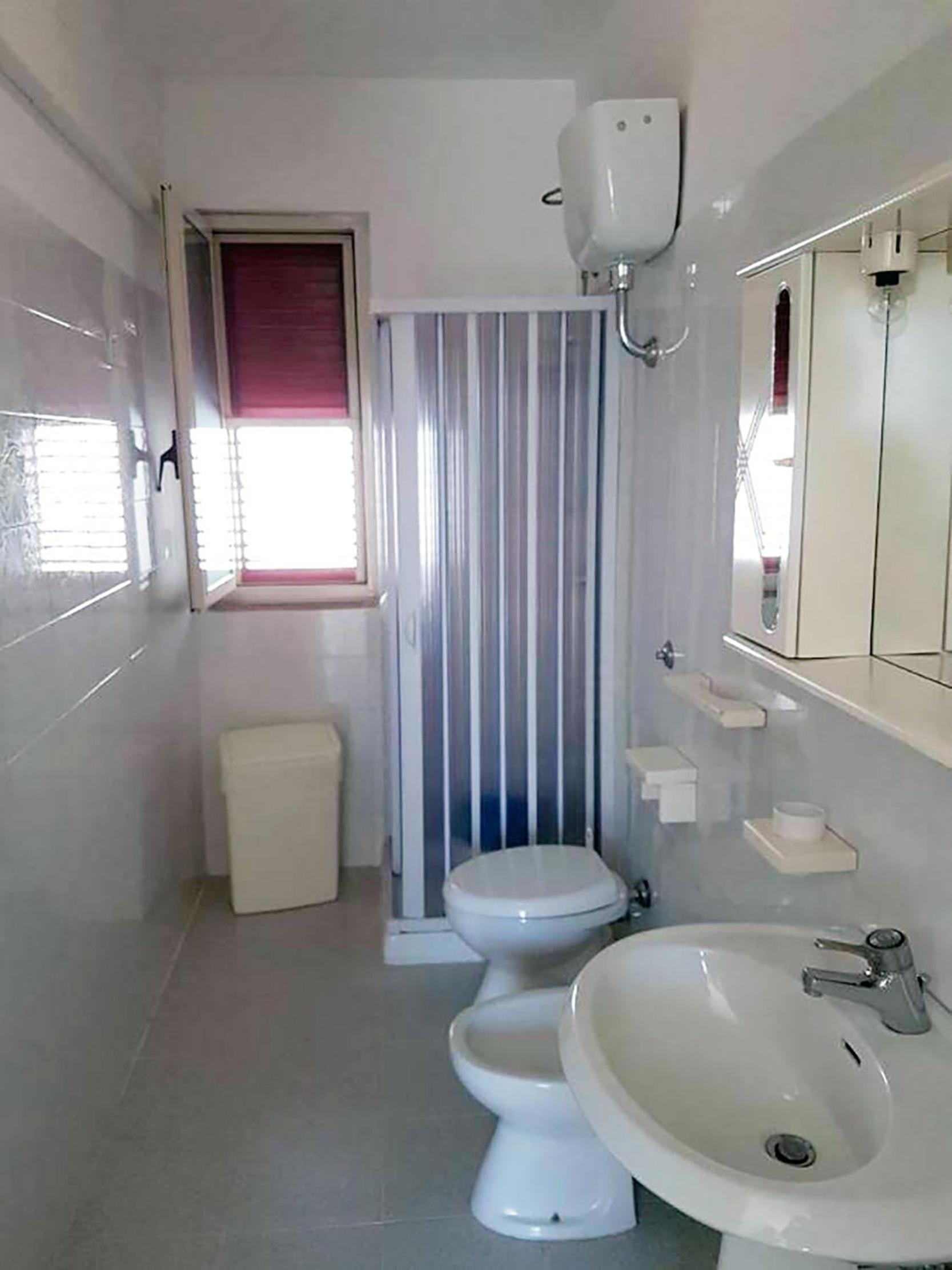 One-Bedroom Standard Apartment - Photo 5
