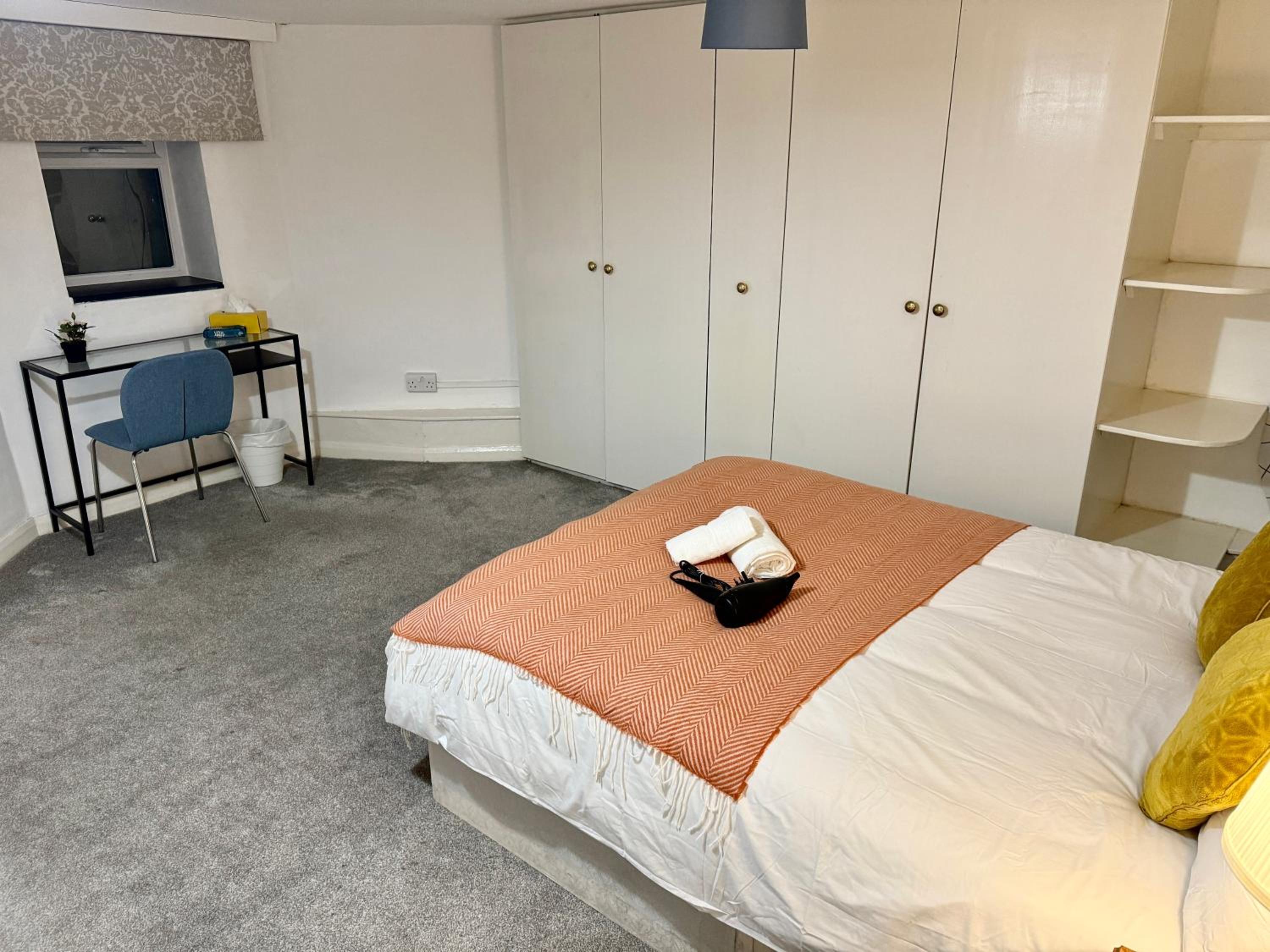 Quadruple Room with Private Bathroom photo 2