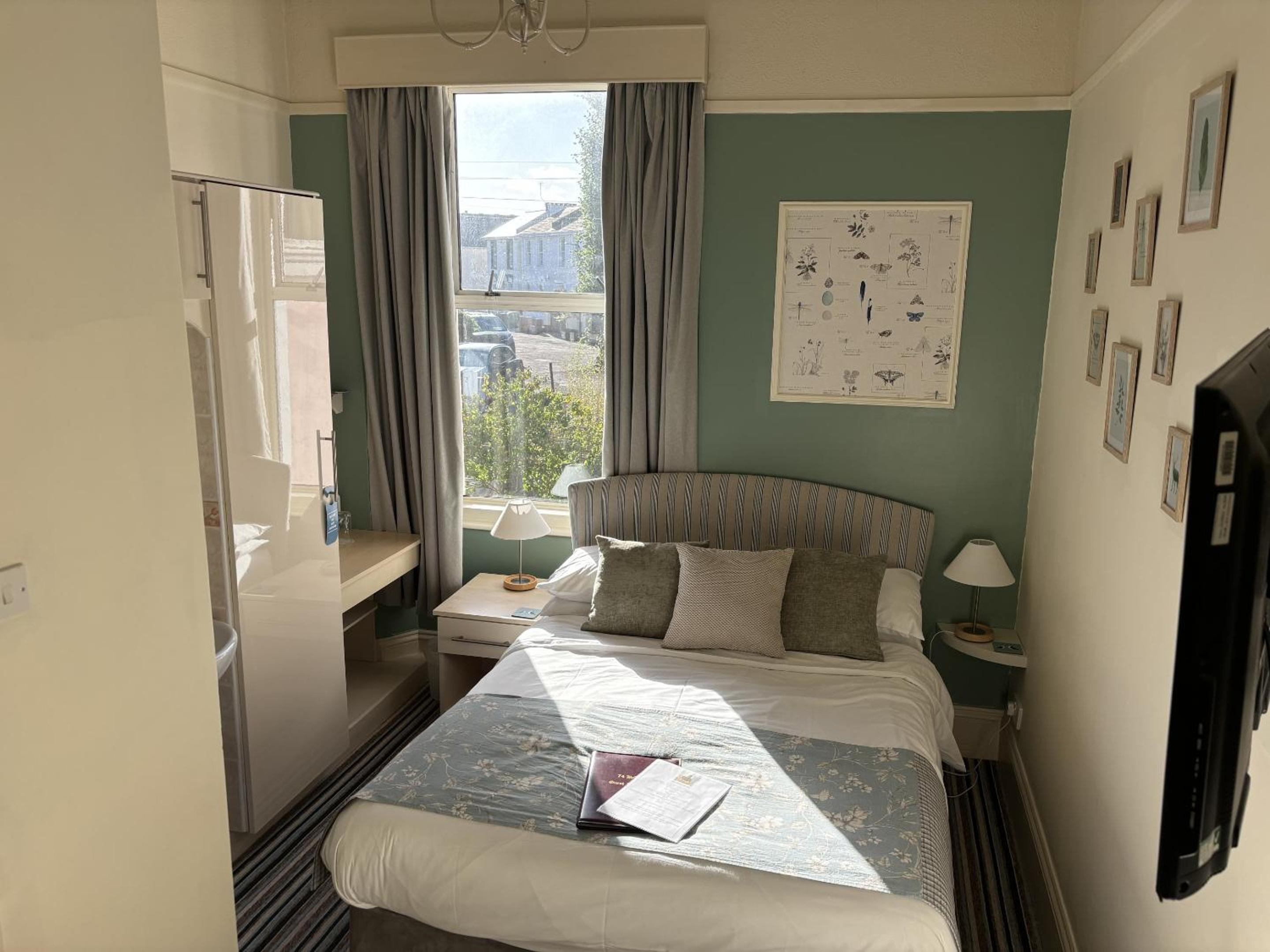 Budget Double Room photo 2