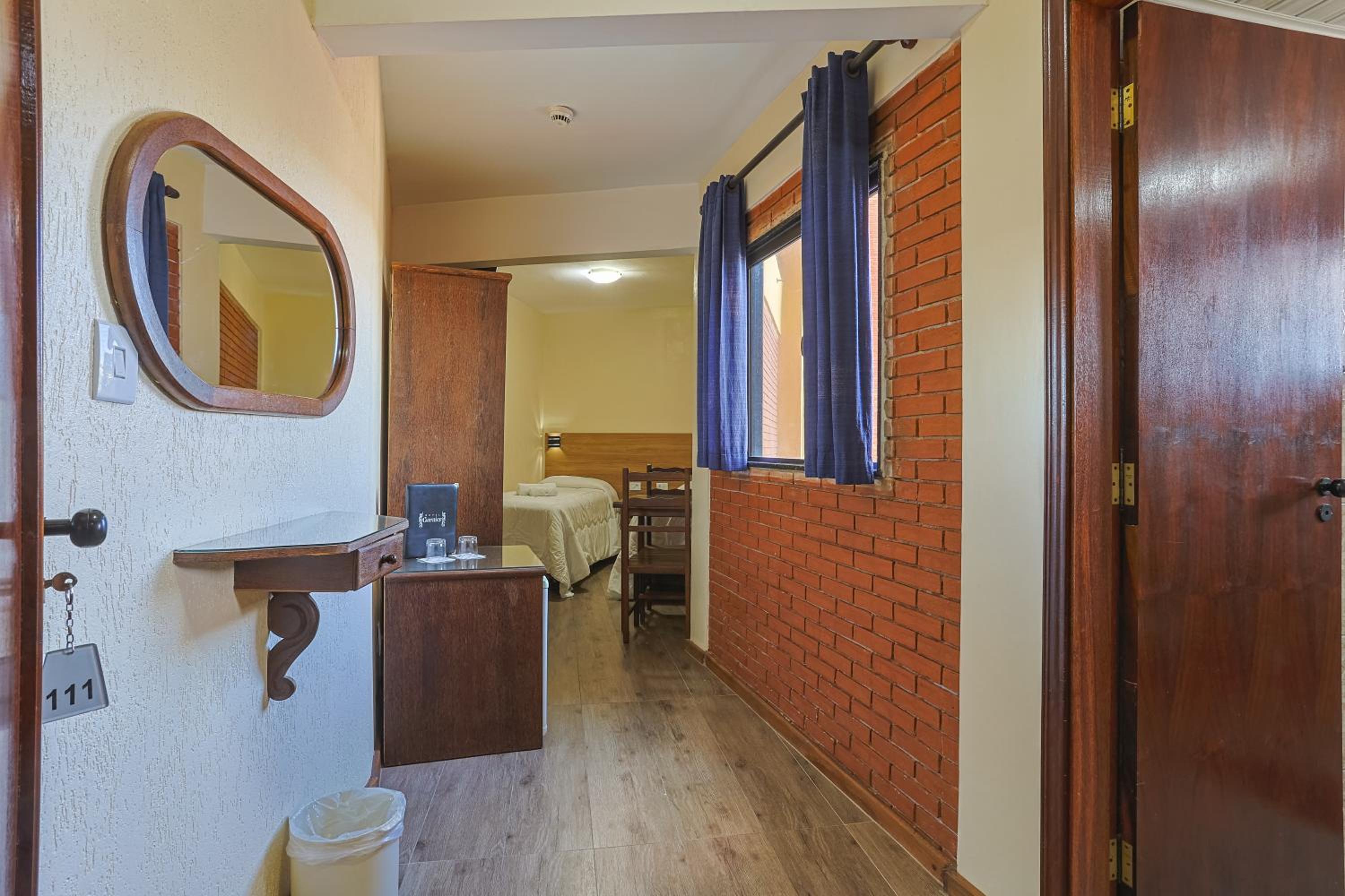 Standard Twin Room - Photo 2