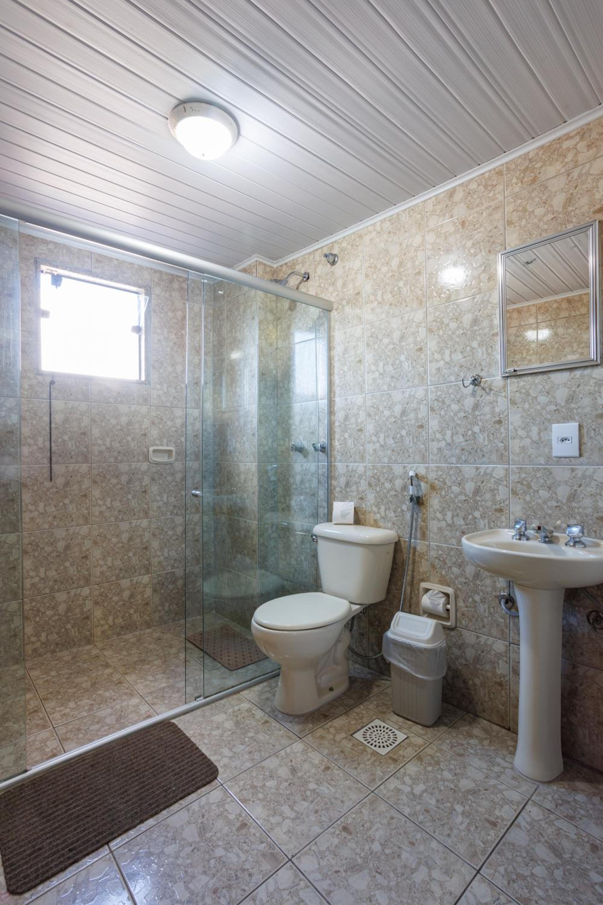 Standard Twin Room - Photo 4