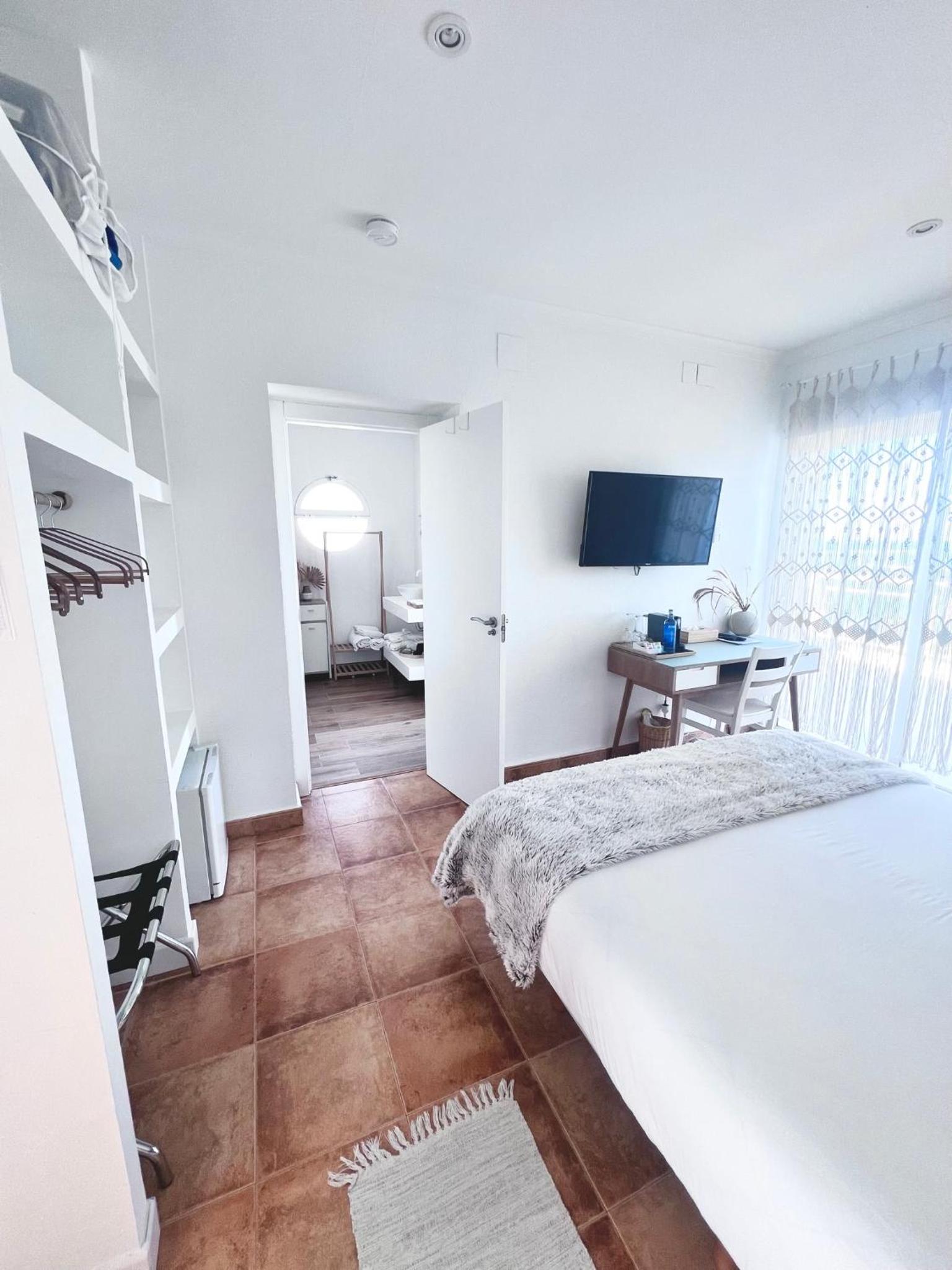Deluxe Double Room with Terrace and Sea View photo 2