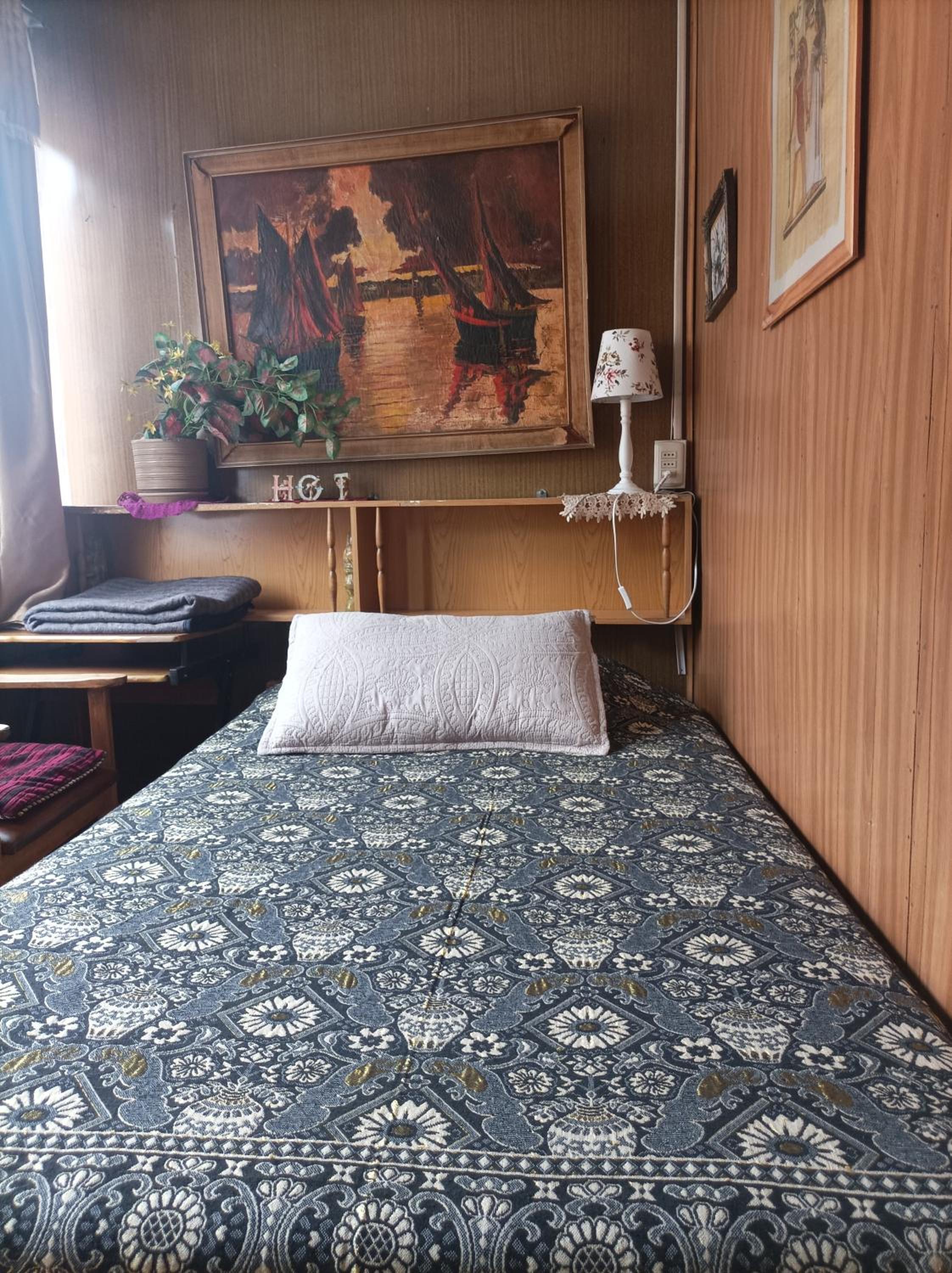 Standard Single Room with Shared Bathroom photo 2
