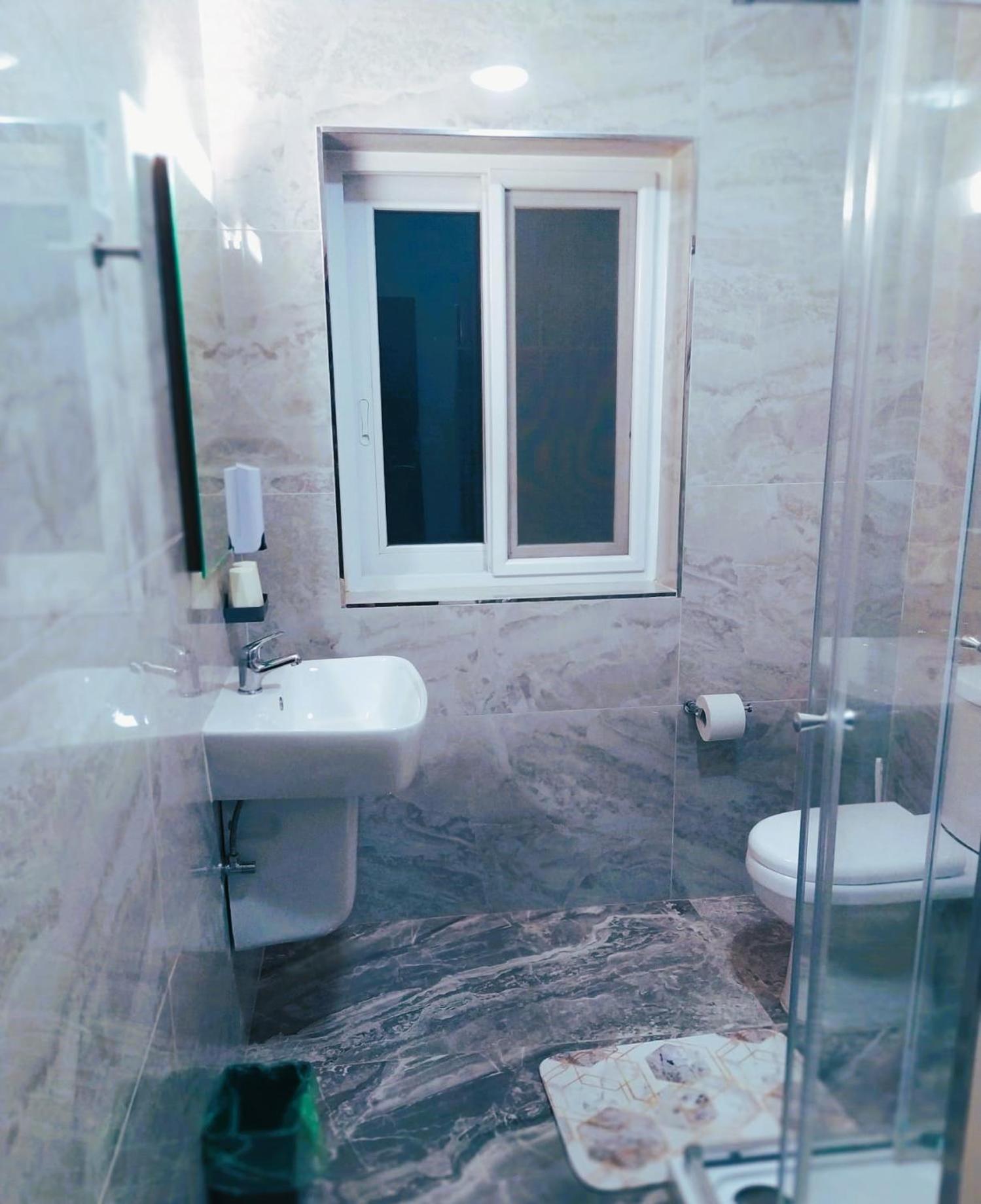 Queen Room - Photo 6