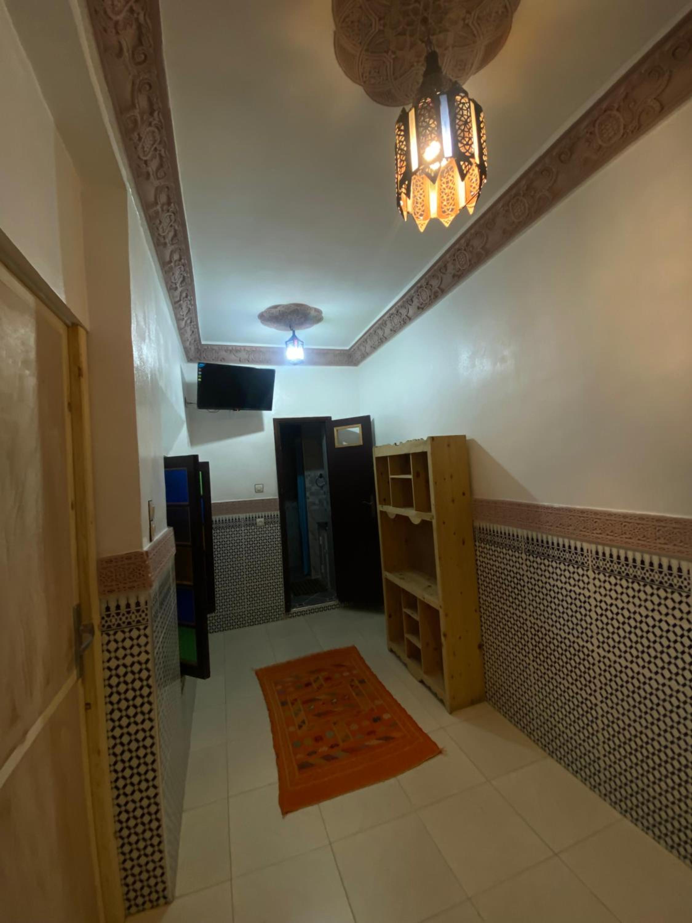 Budget Double Room - Photo 14