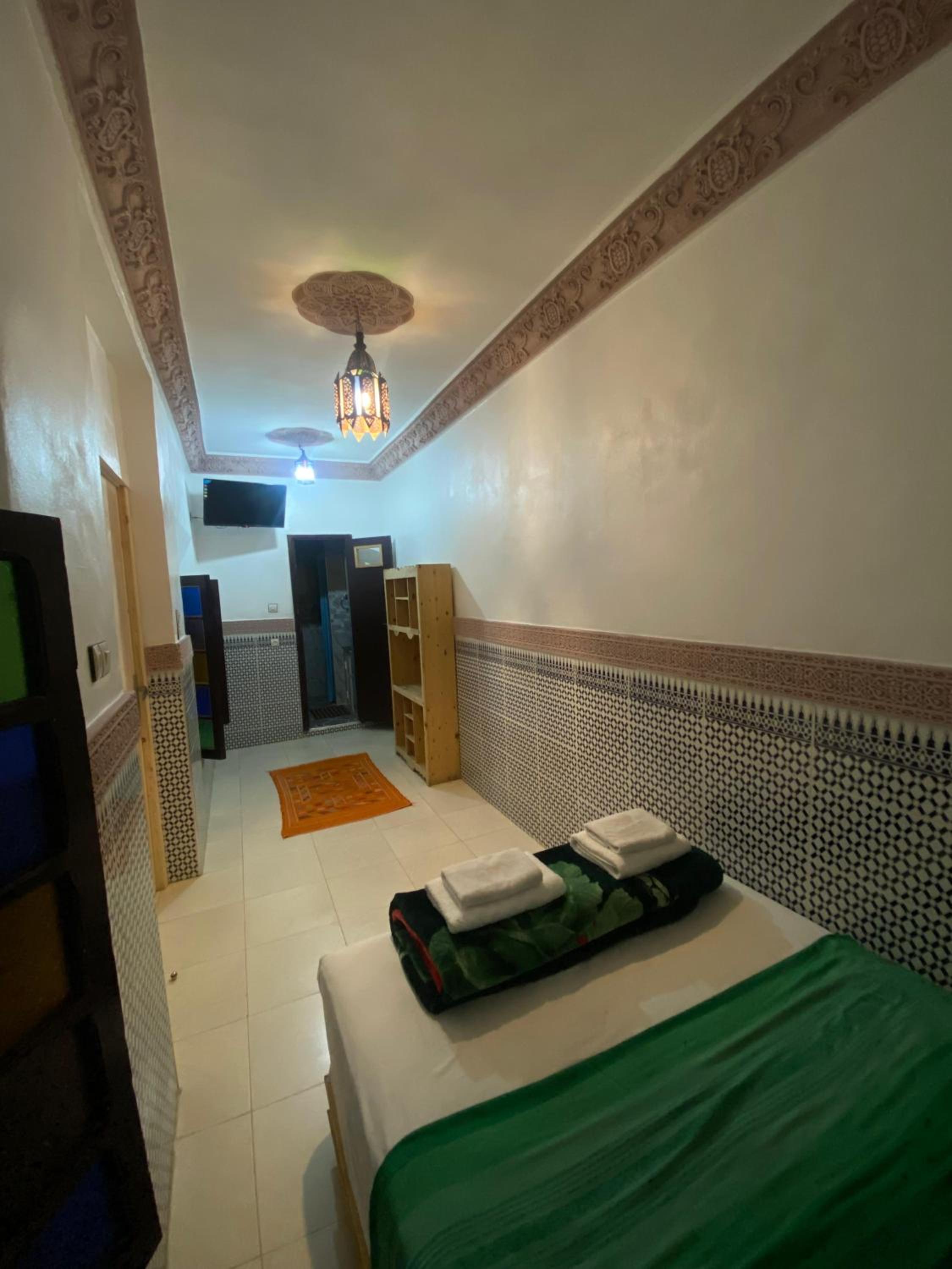 Budget Double Room - Photo 12