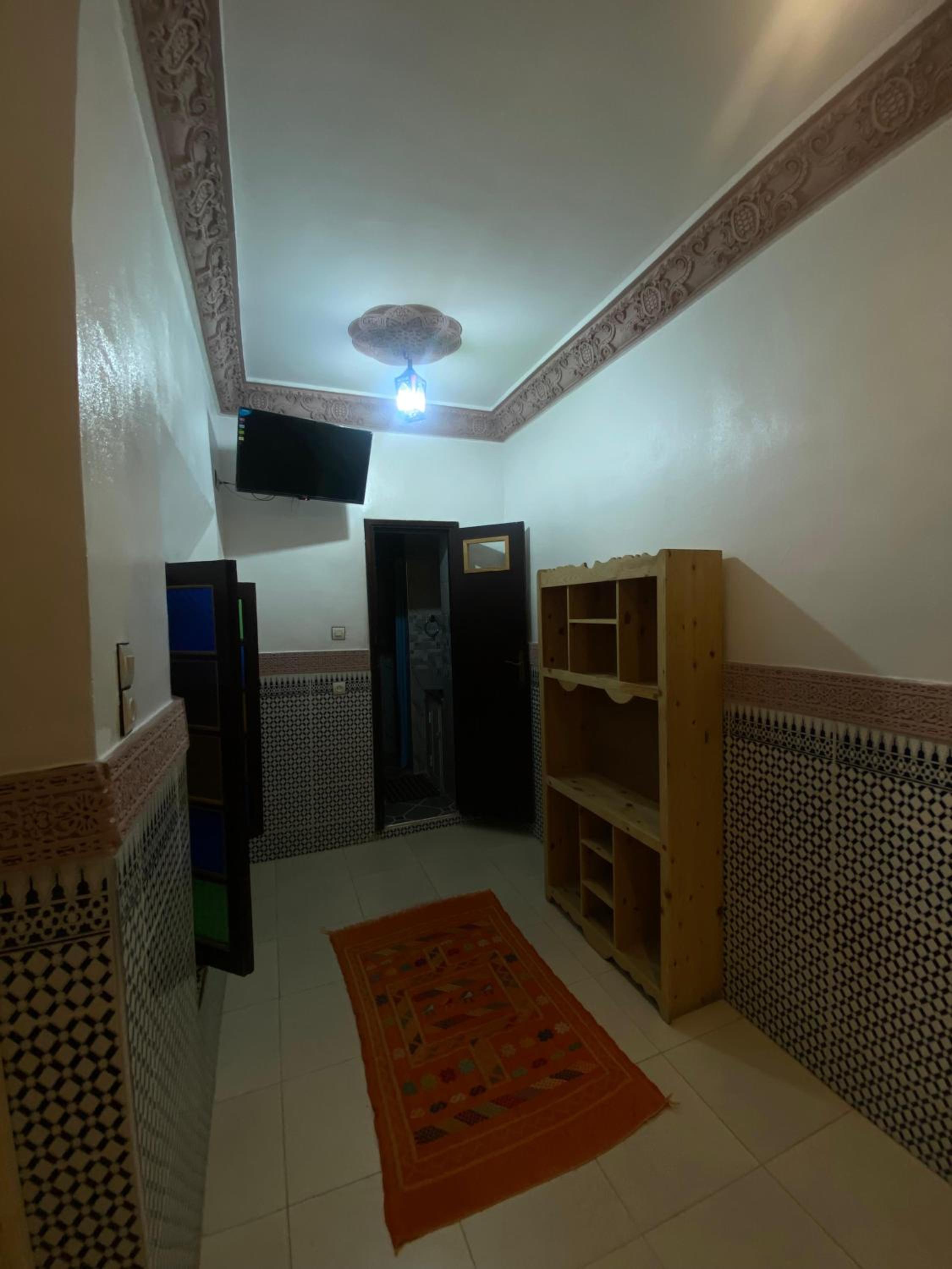 Budget Double Room - Photo 7