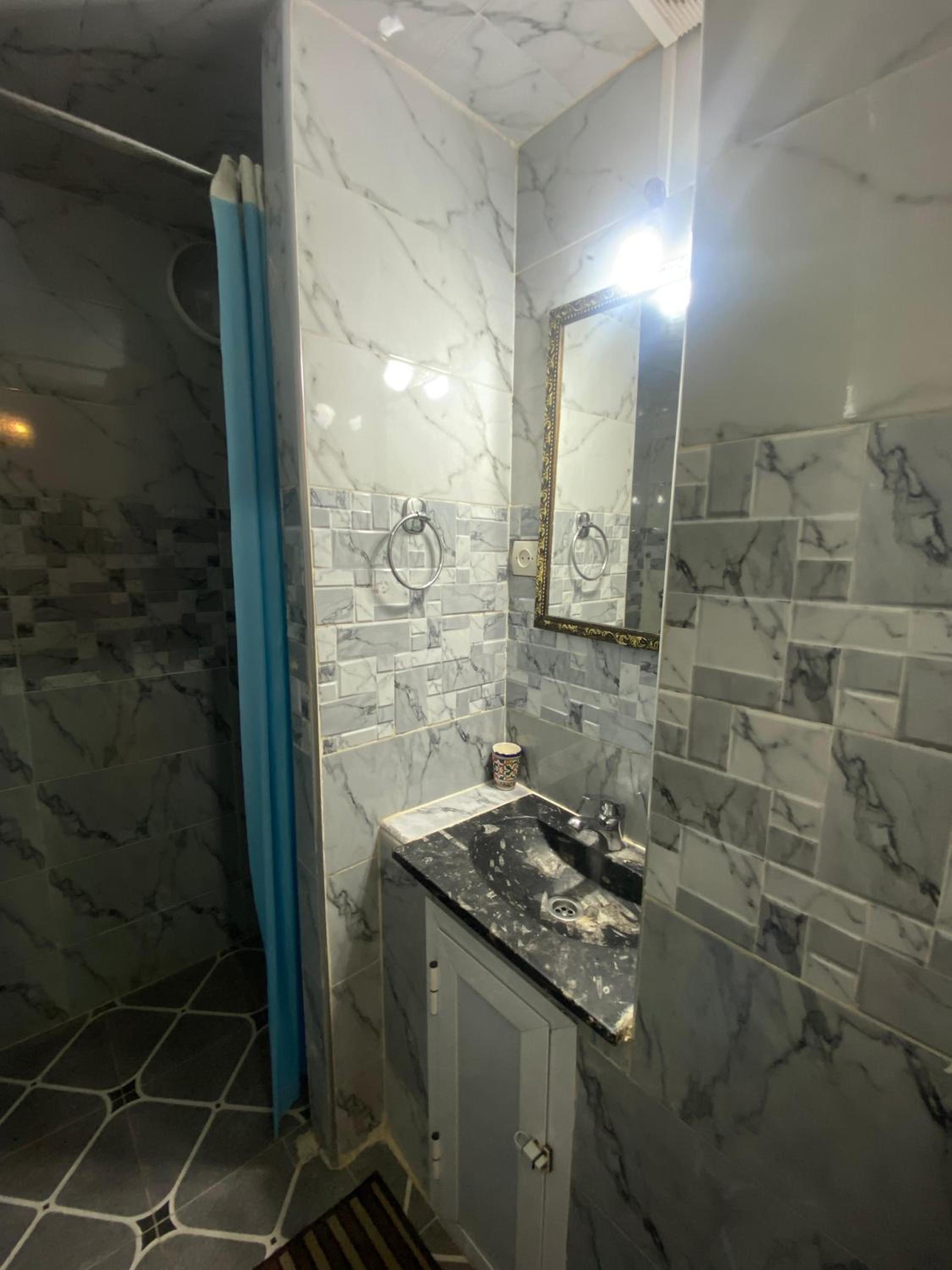 Budget Double Room - Photo 9