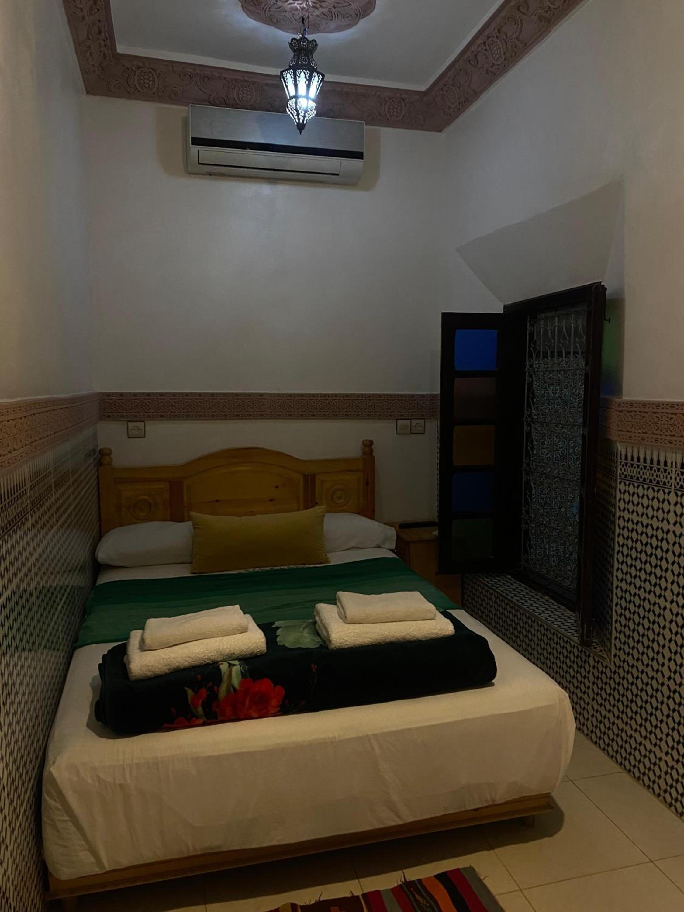 Budget Double Room - Photo 8
