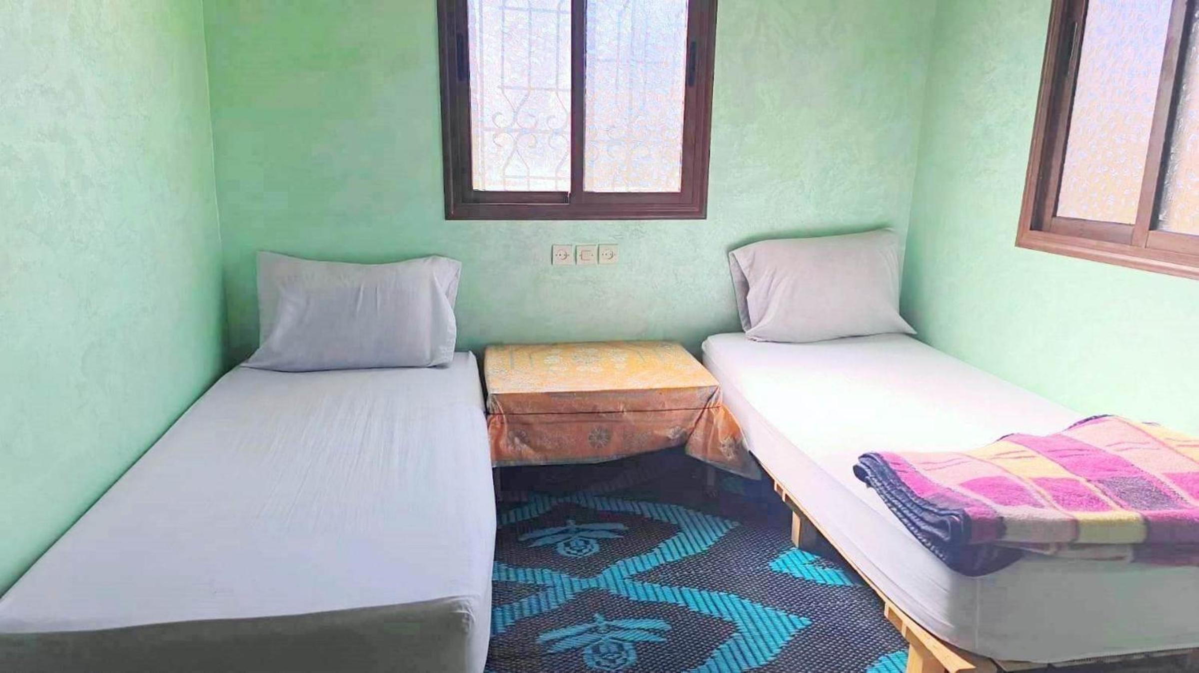 Basic Triple Room with Shared Bathroom photo 1