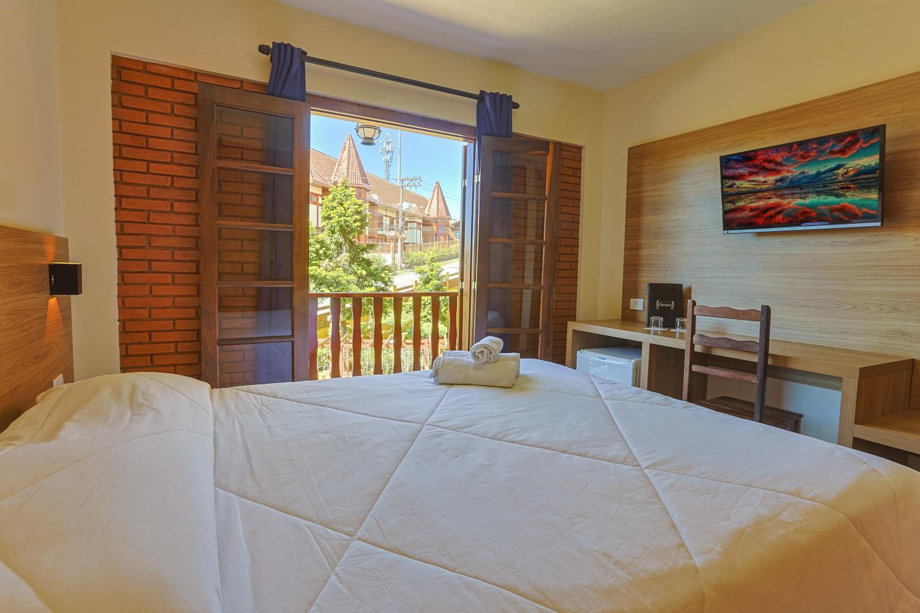 Deluxe Double Room with Balcony - Photo 3