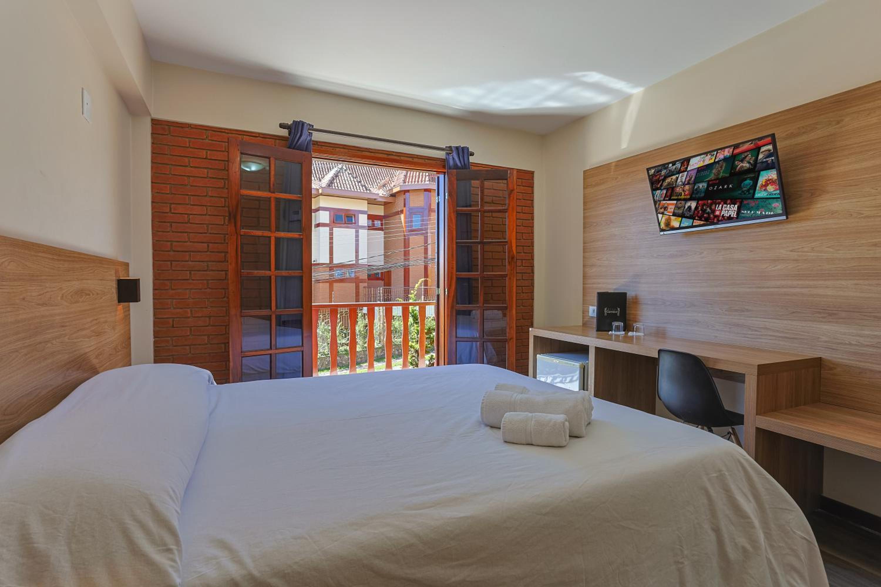 Deluxe Double Room with Balcony - Photo 6