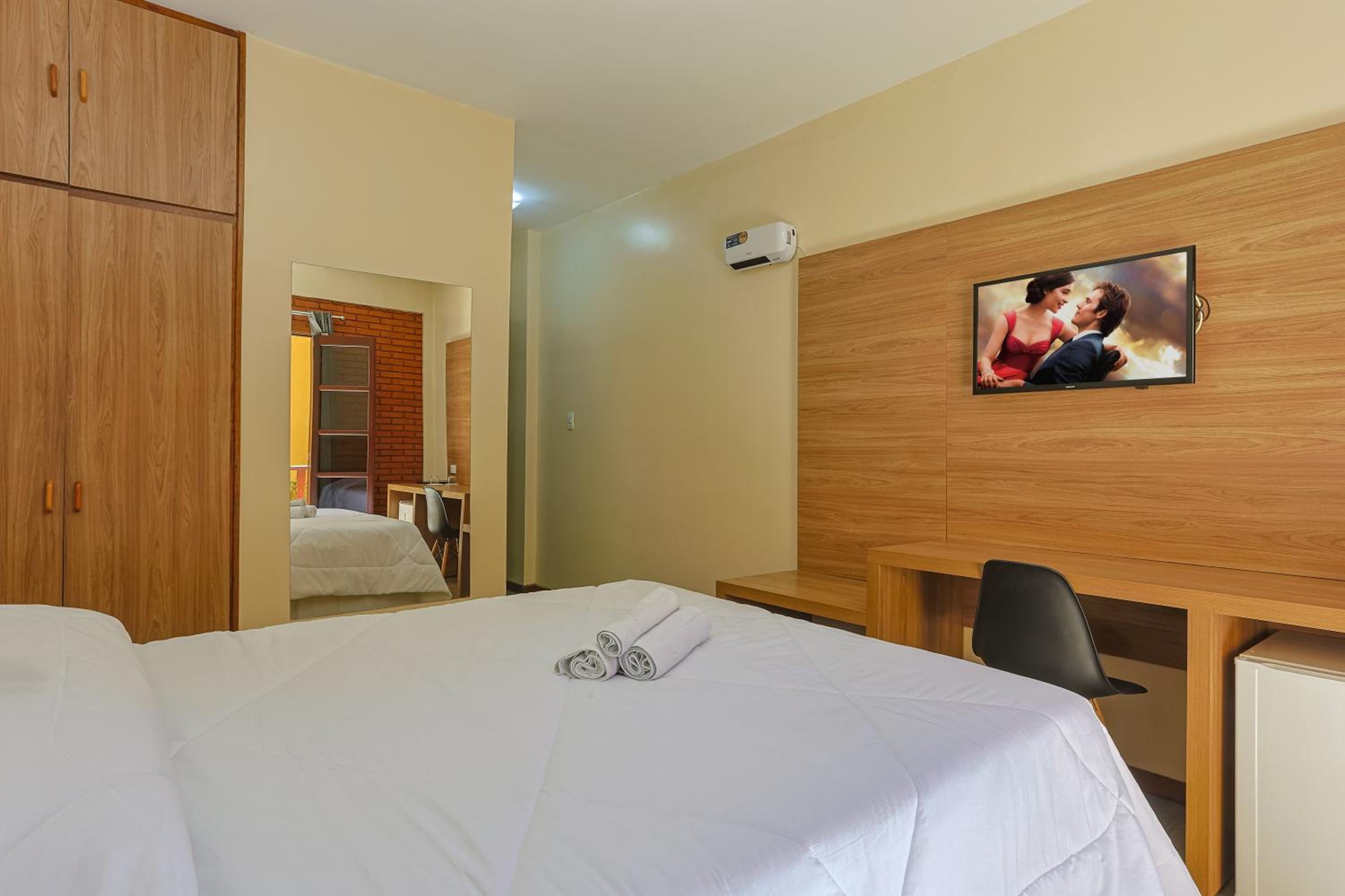 Deluxe Room - Photo 12
