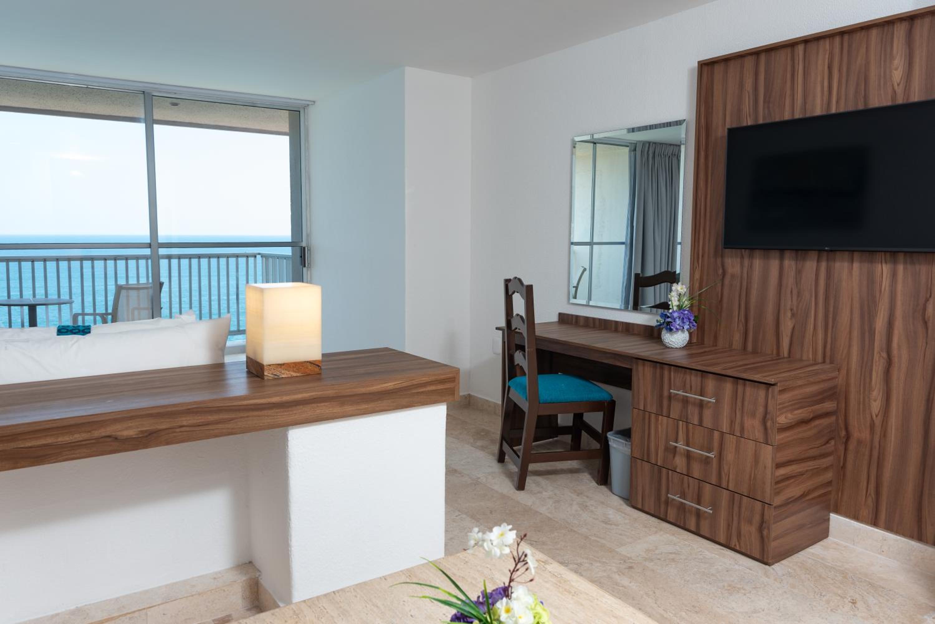 King Suite - Photo 2