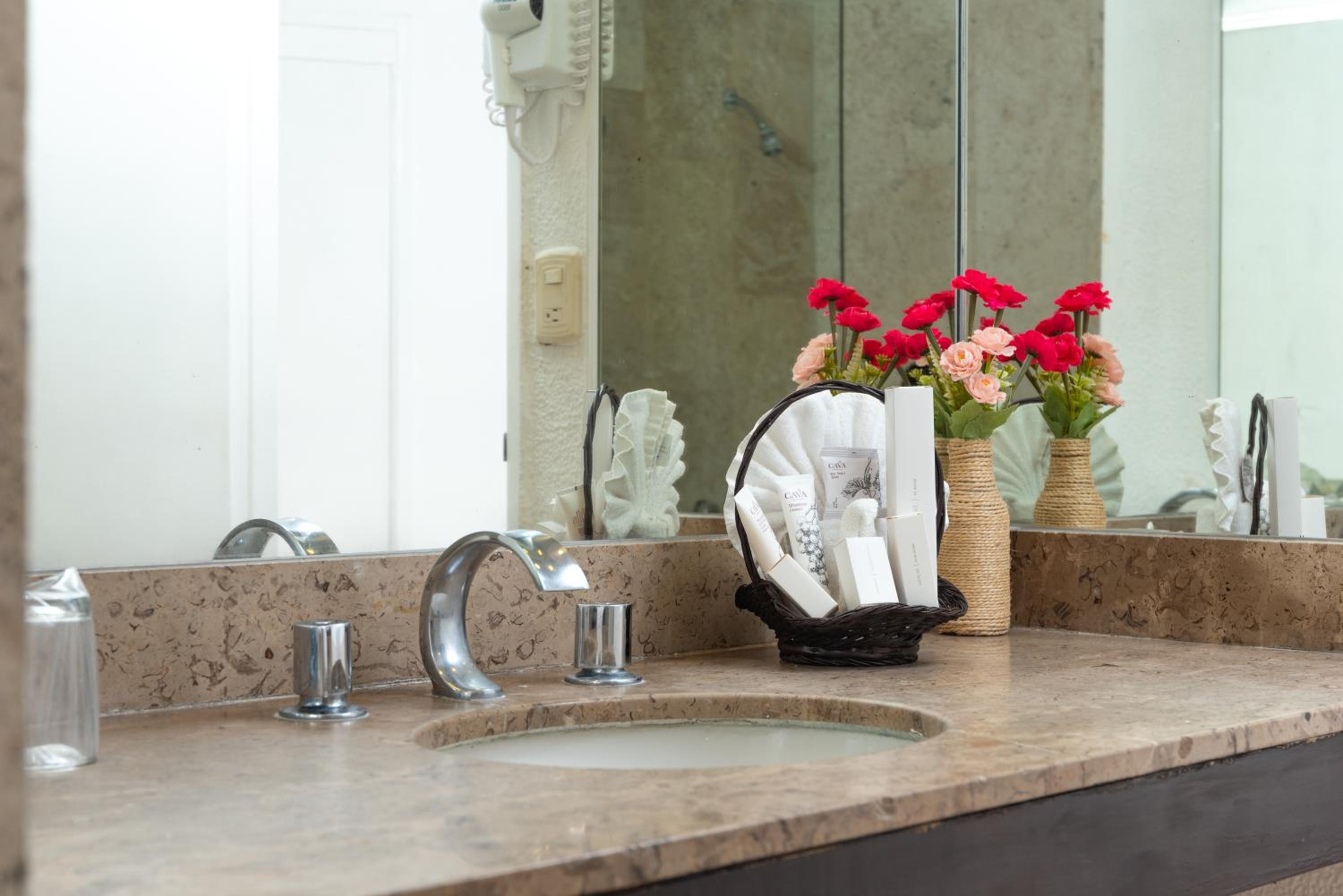 King Suite - Photo 12