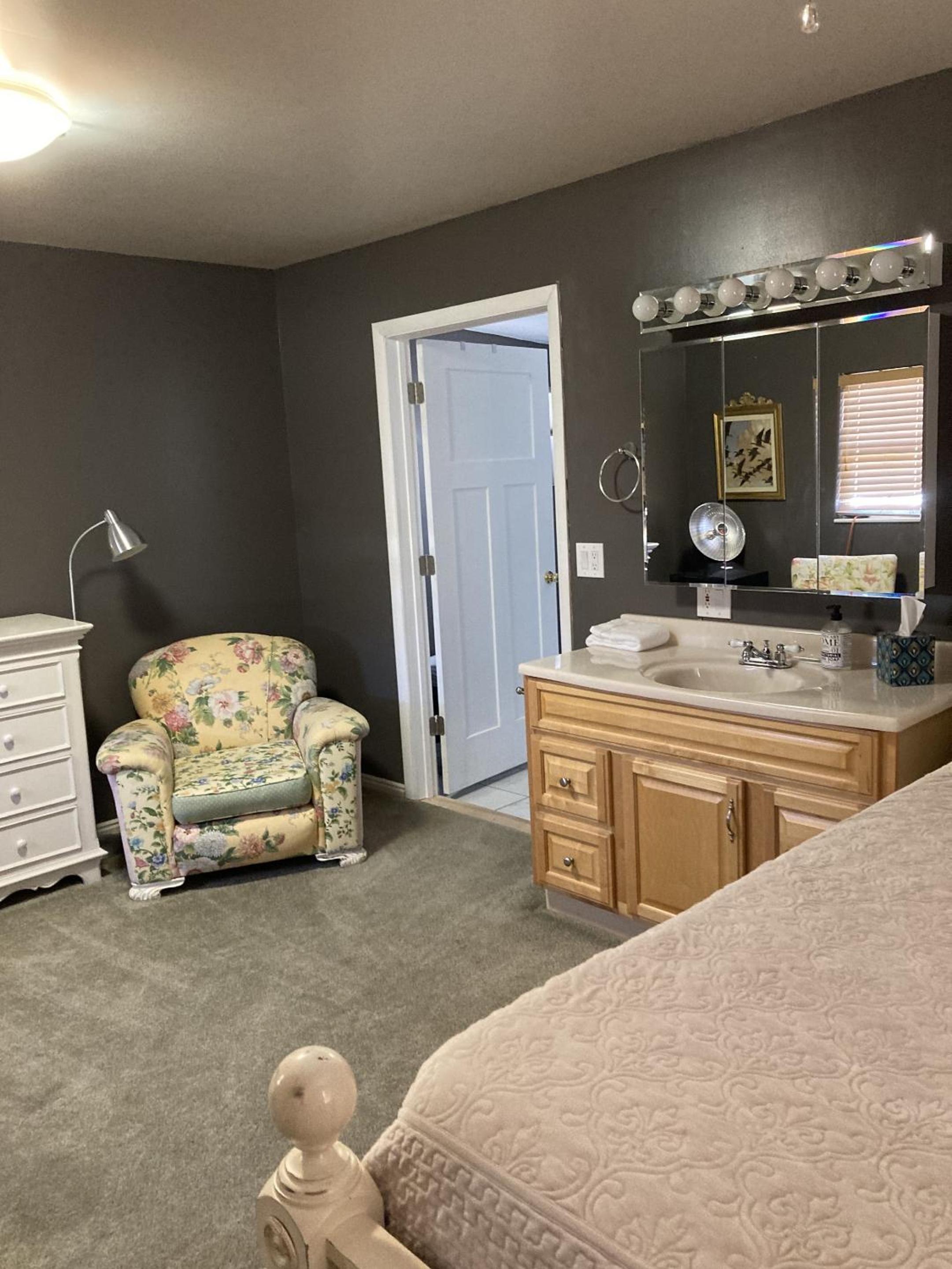One-Bedroom Cottage - Photo 1