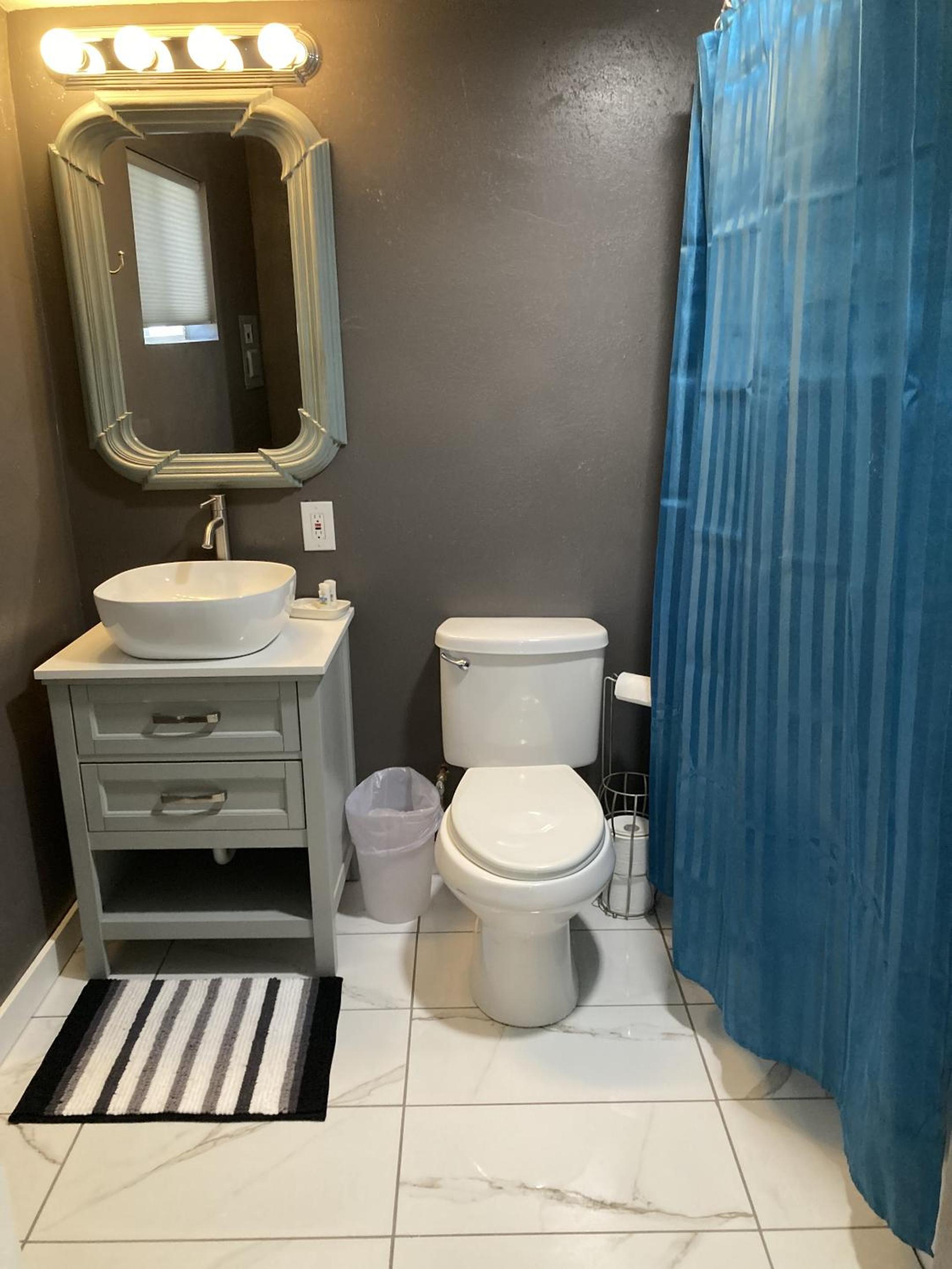 One-Bedroom Cottage - Photo 2