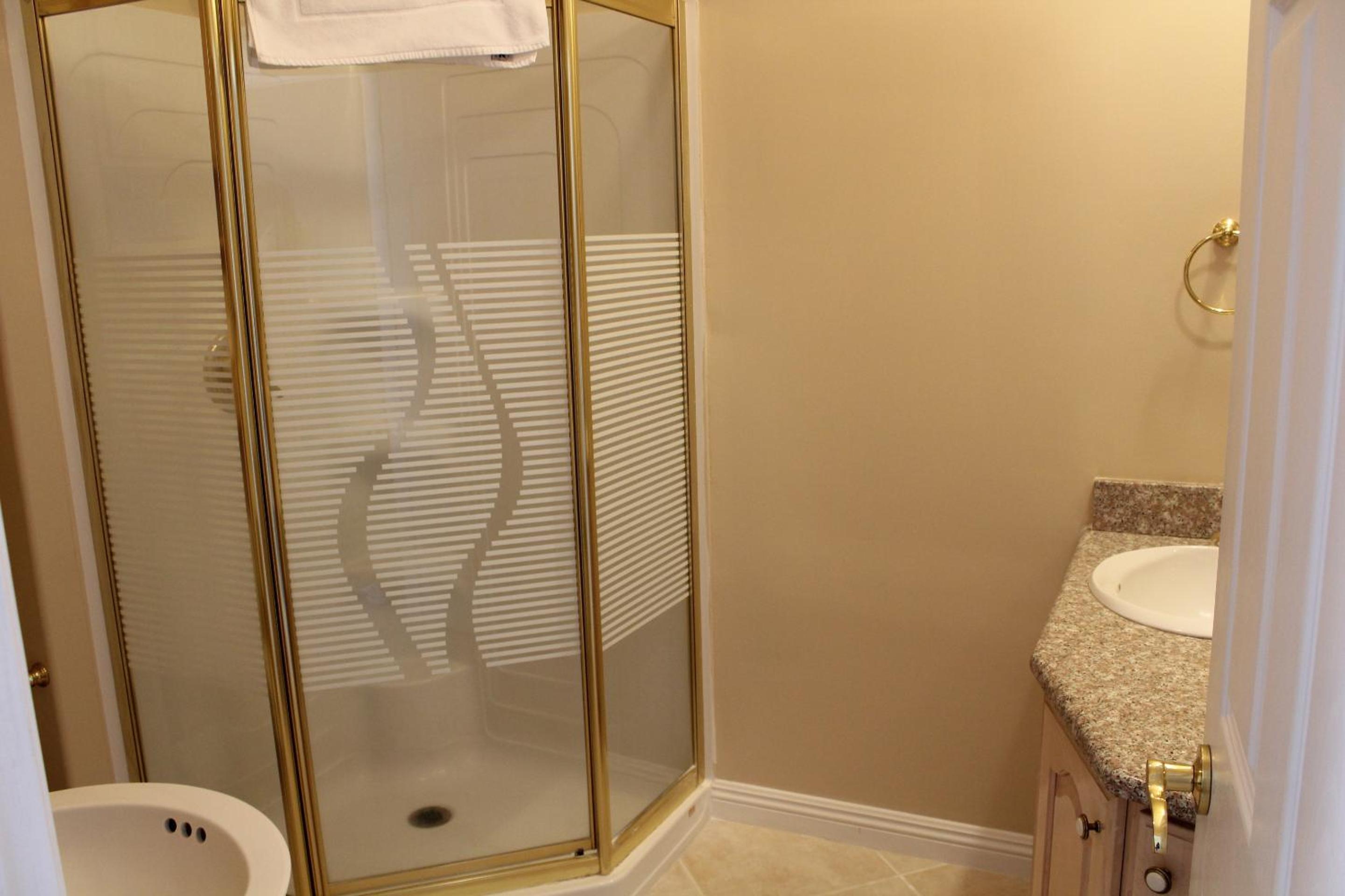 Deluxe King Room - Photo 5
