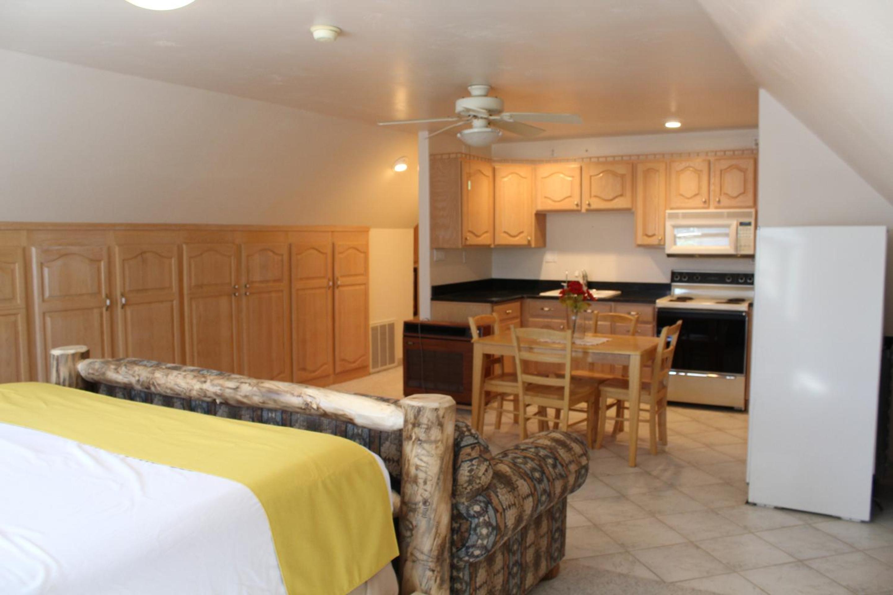 One-Bedroom Apartment - Photo 4
