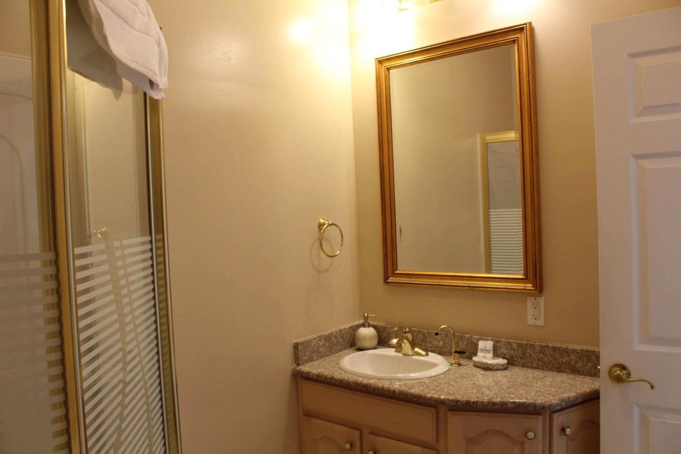 Deluxe King Room - Photo 2