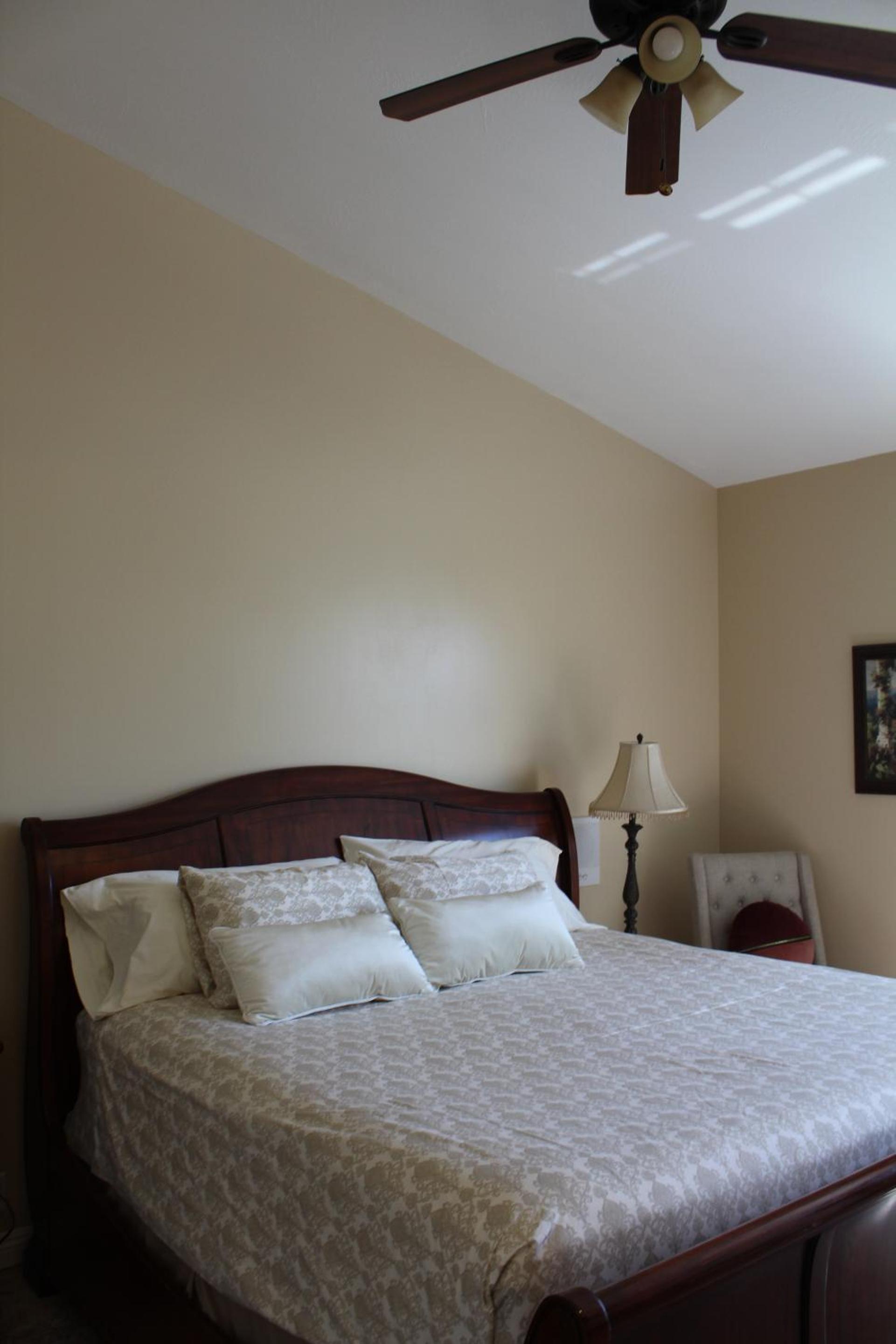 Deluxe King Room - Photo 4