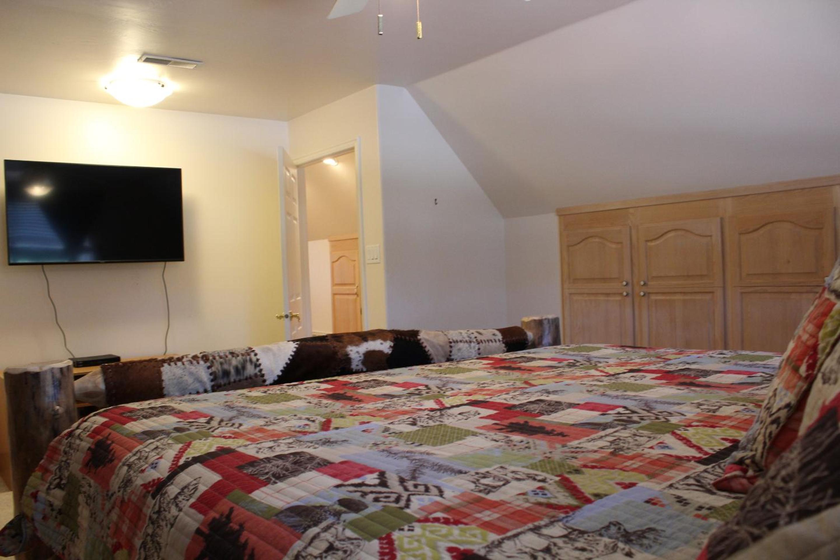 One-Bedroom Apartment - Photo 2