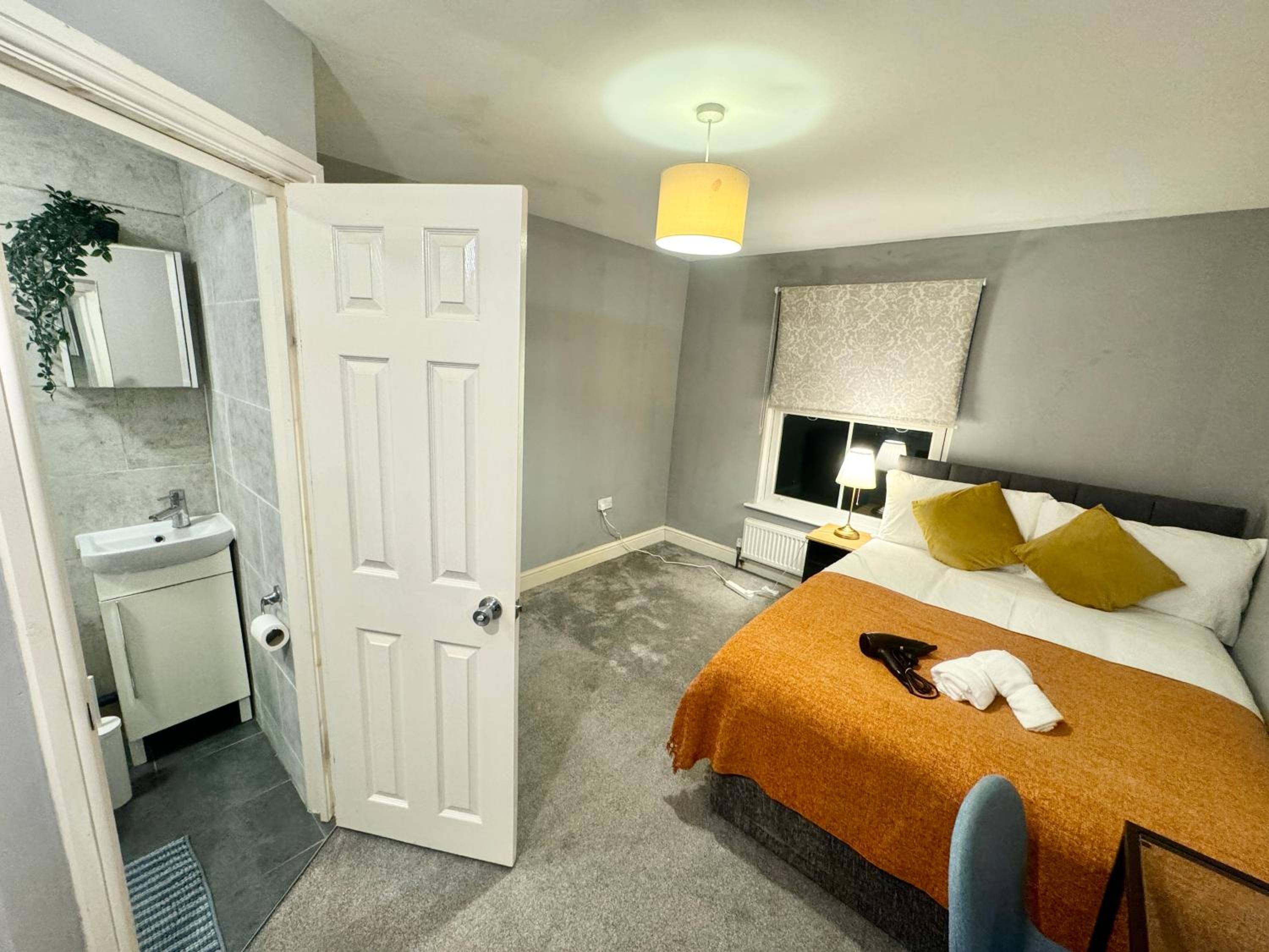 Quadruple Room with Private Bathroom photo 3