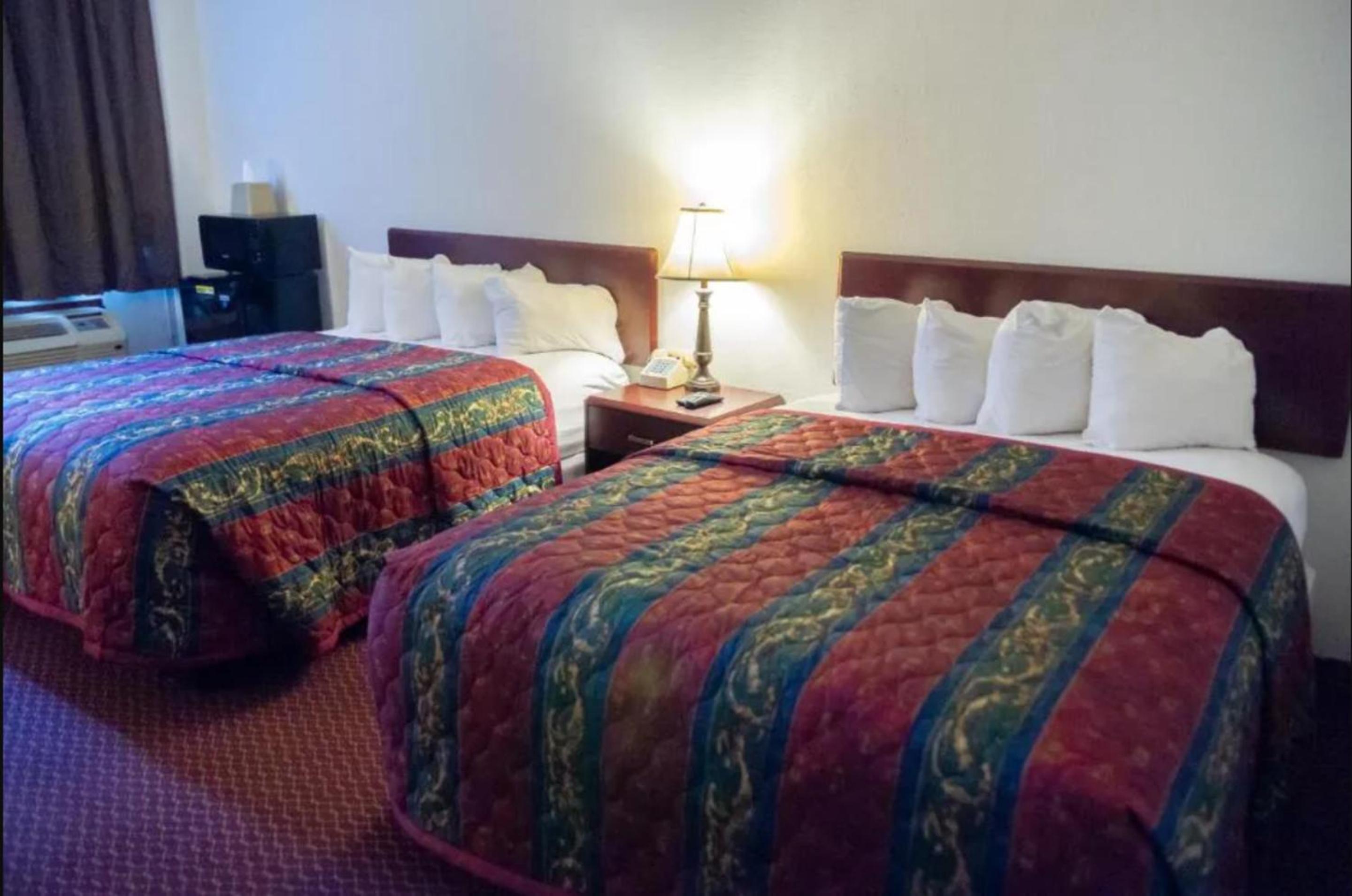 2 Queen Beds Non-Smoking photo 1
