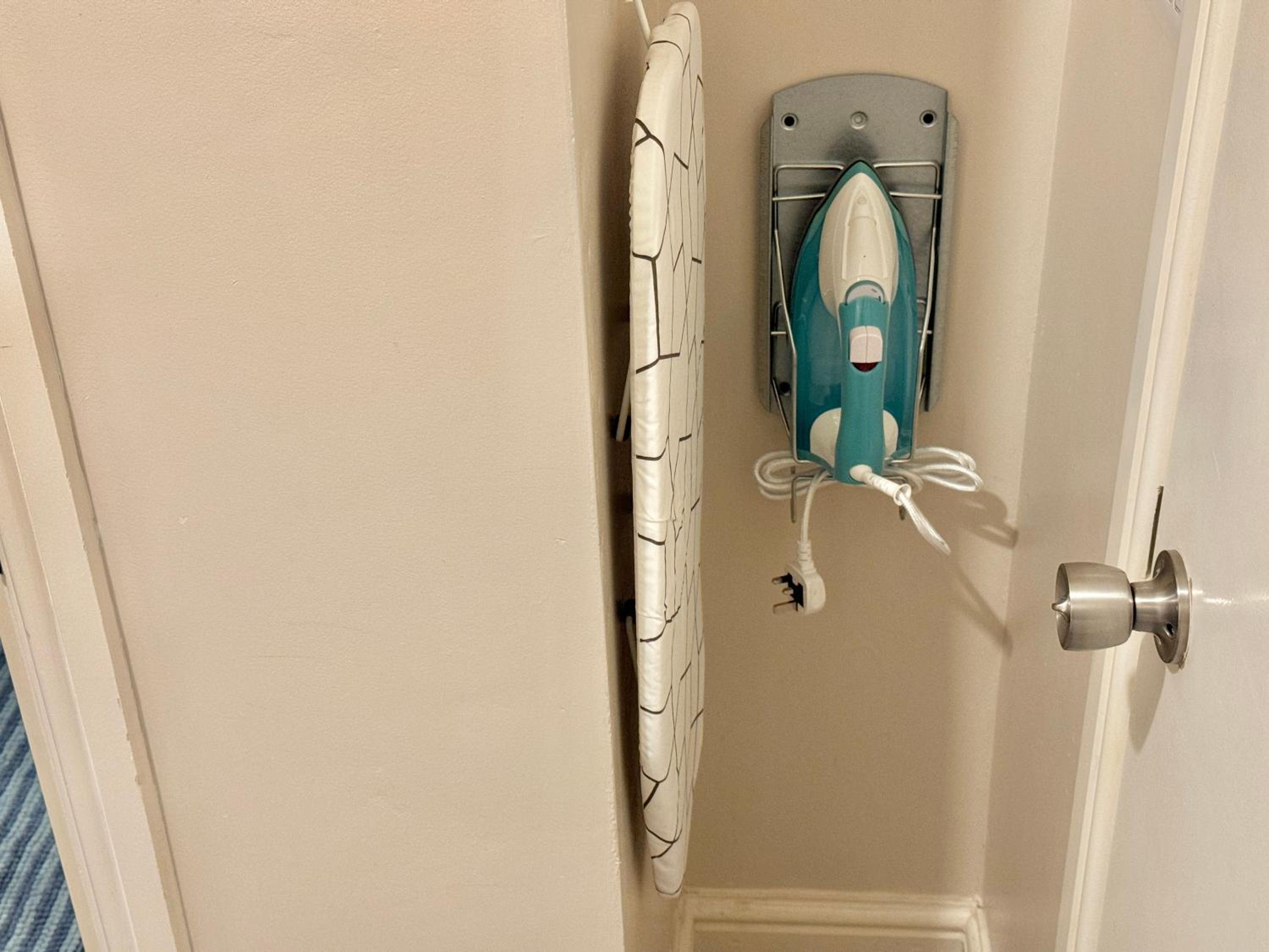 Quadruple Room with Private Bathroom photo 2