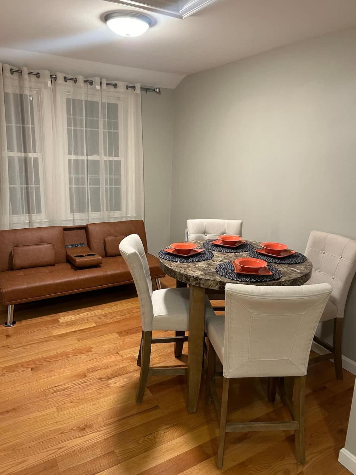 Apartment photo 2