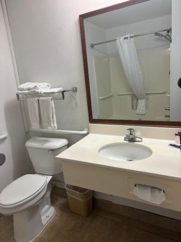 King Room - Disability Access photo 2