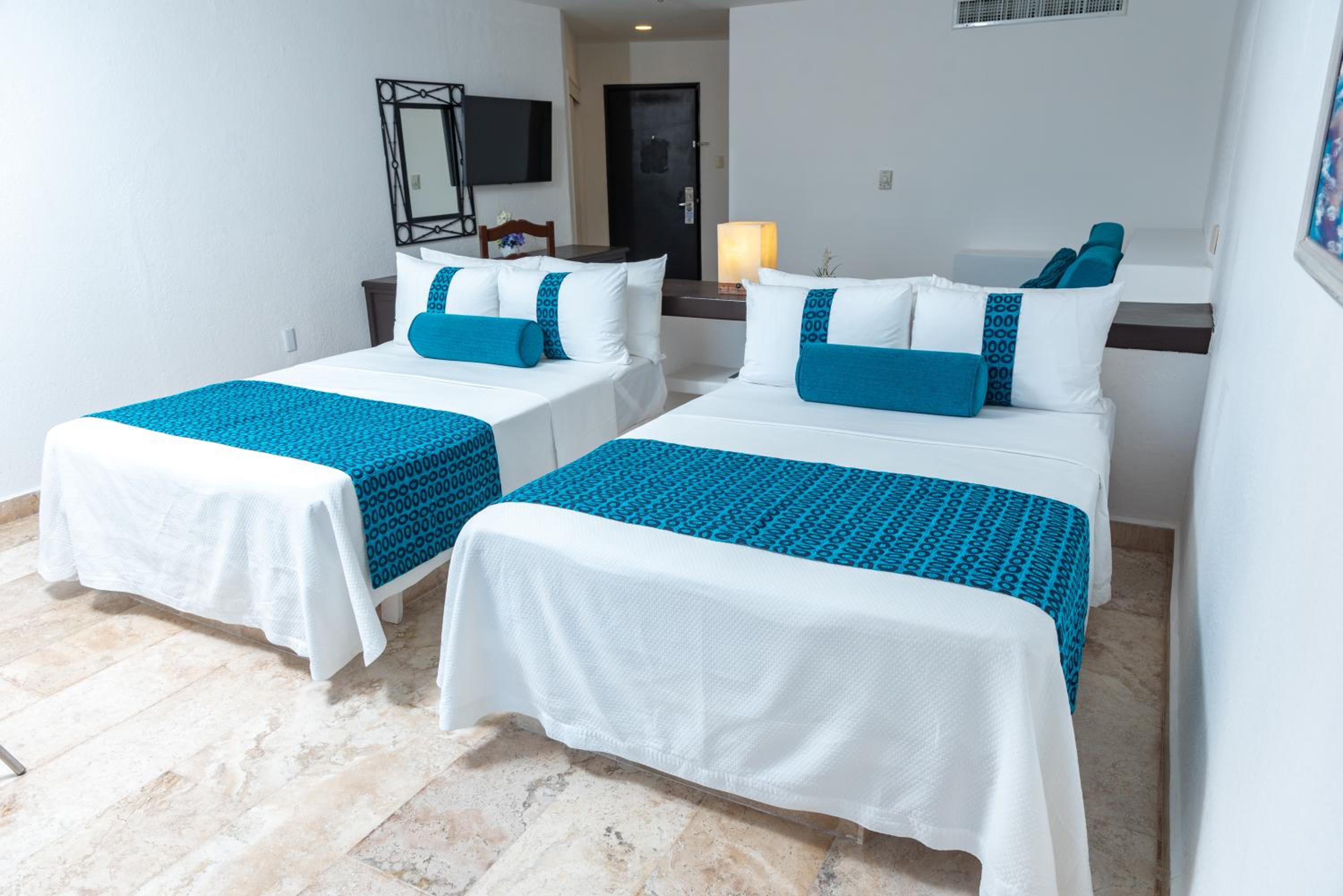  Suite with Two Double Beds - Photo 1