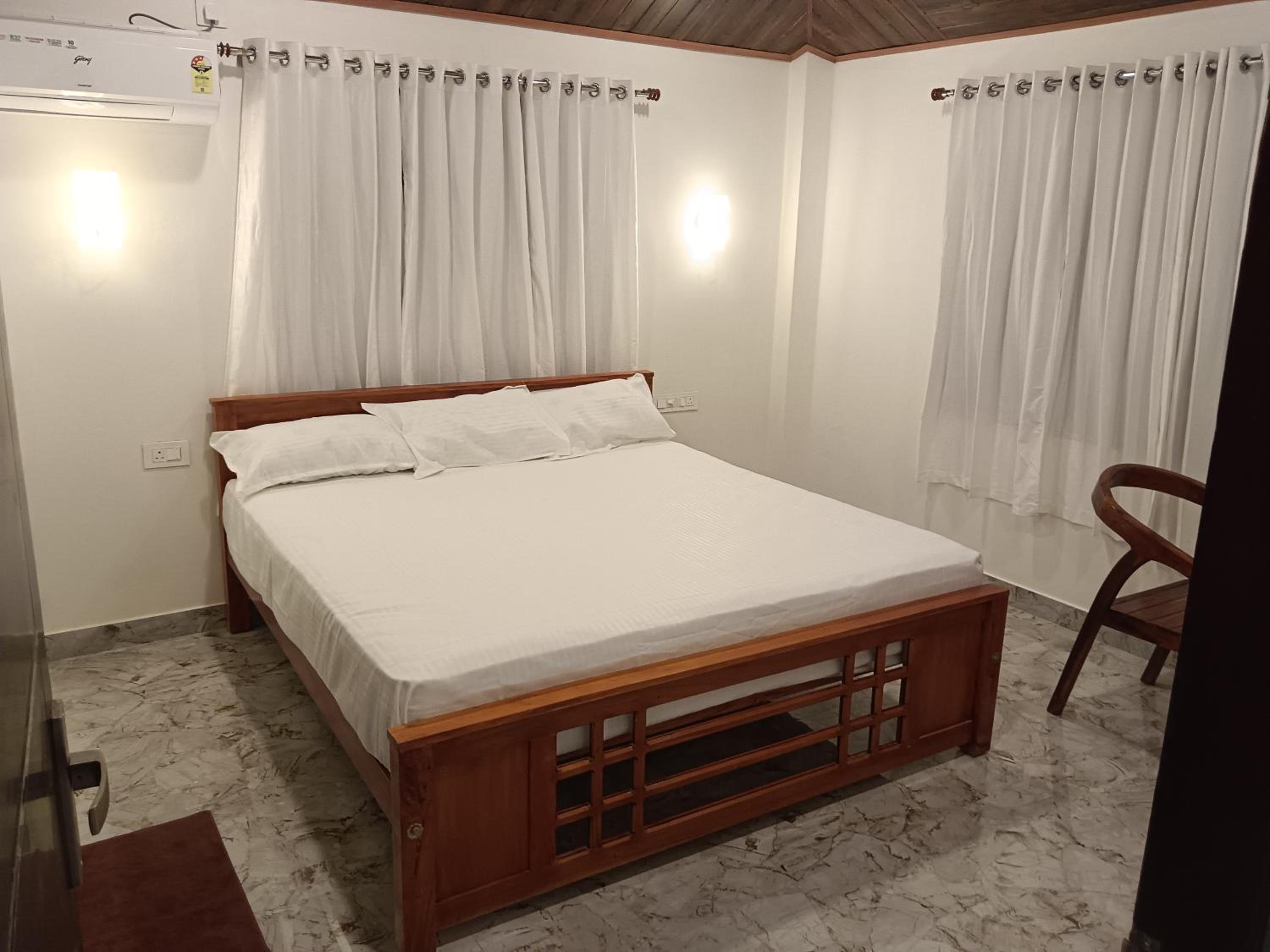 Double Room with Private Bathroom photo 1