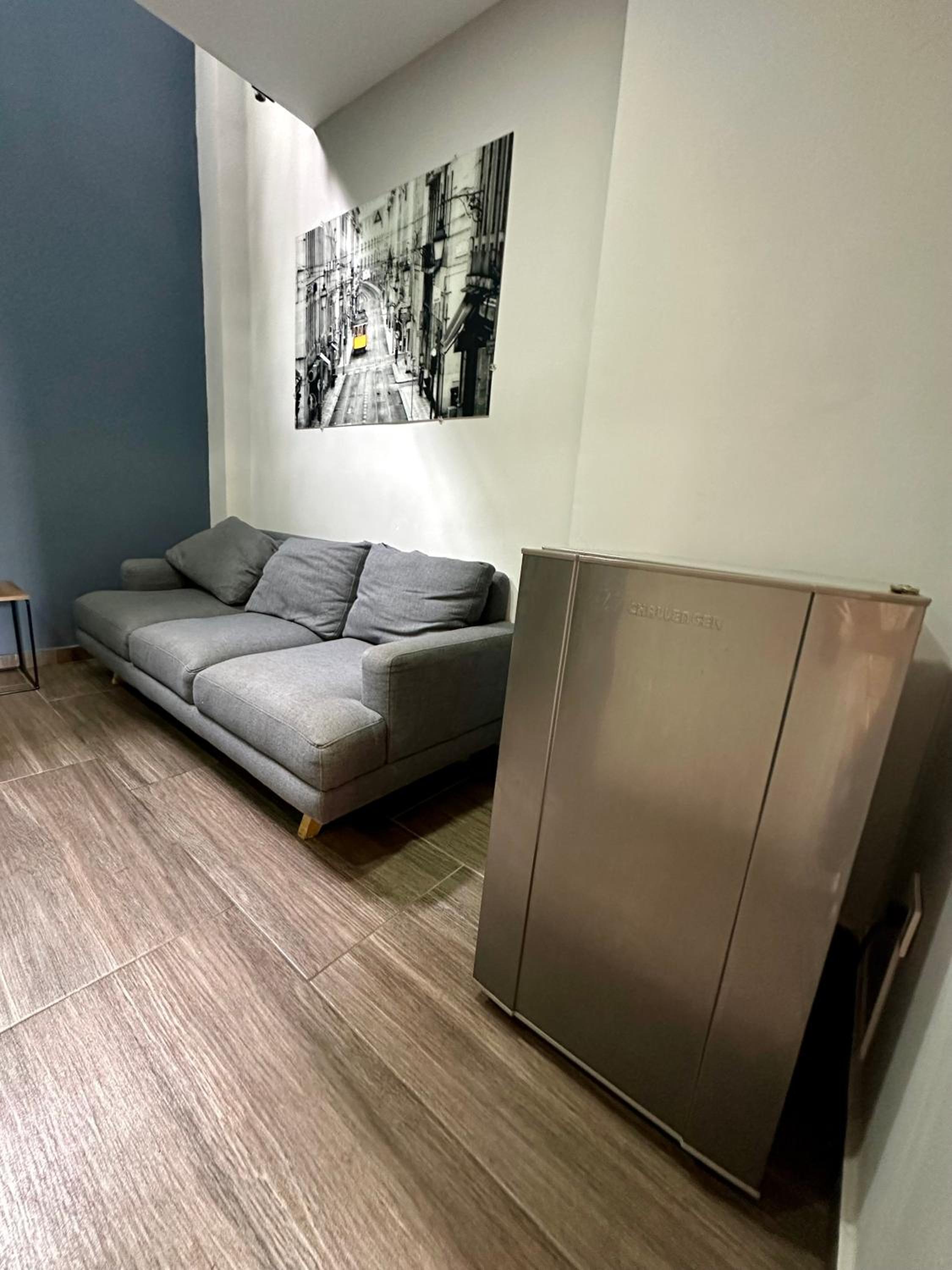 One-Bedroom Apartment photo 2