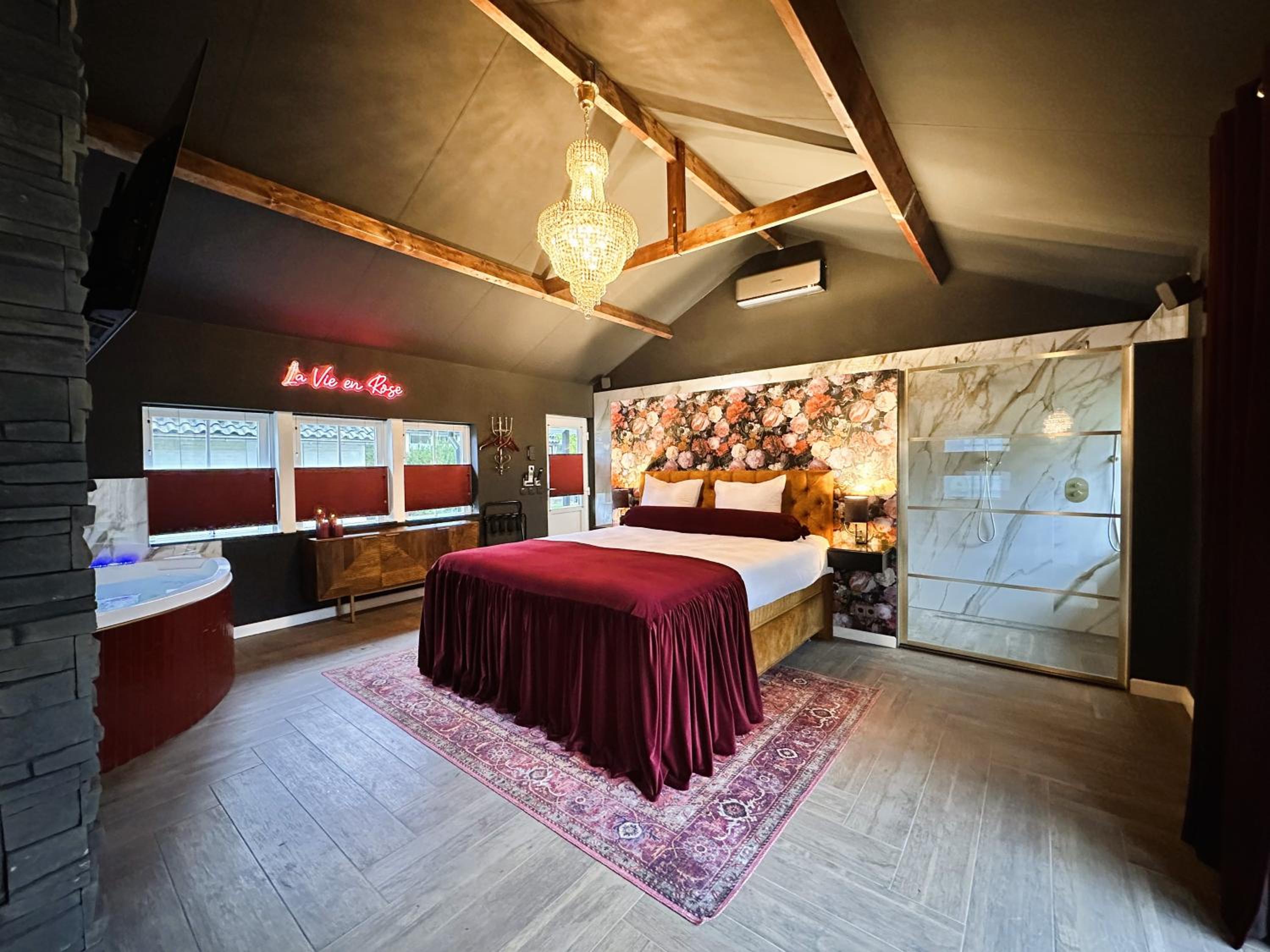 King Suite with Spa Bath photo 1