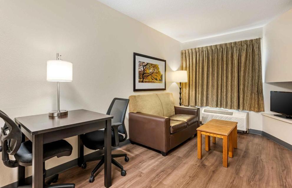 One Bedroom Suite with 1 Queen Bed - Non-Smoking - Photo 7