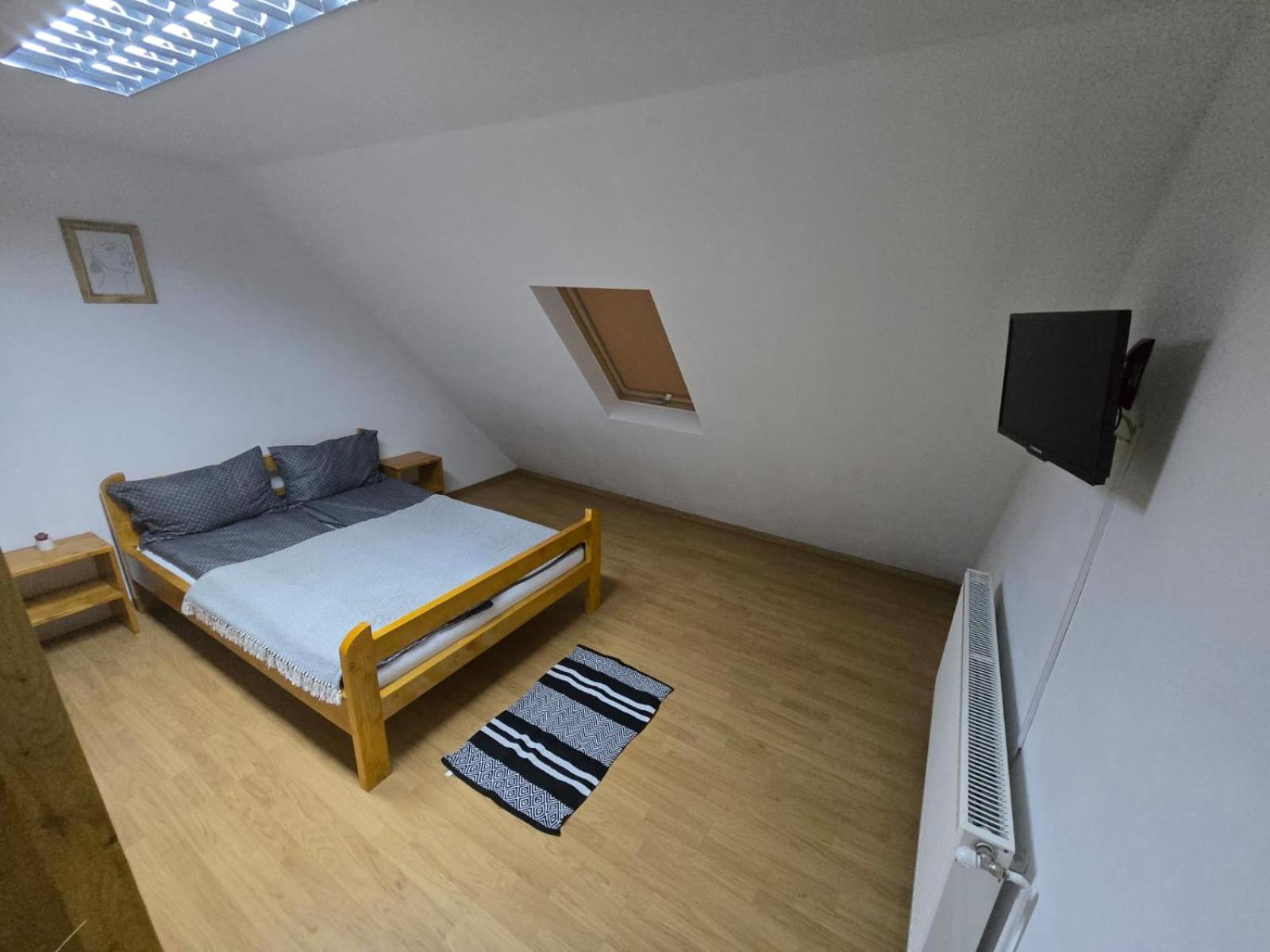 Double Room with Shared Bathroom photo 2