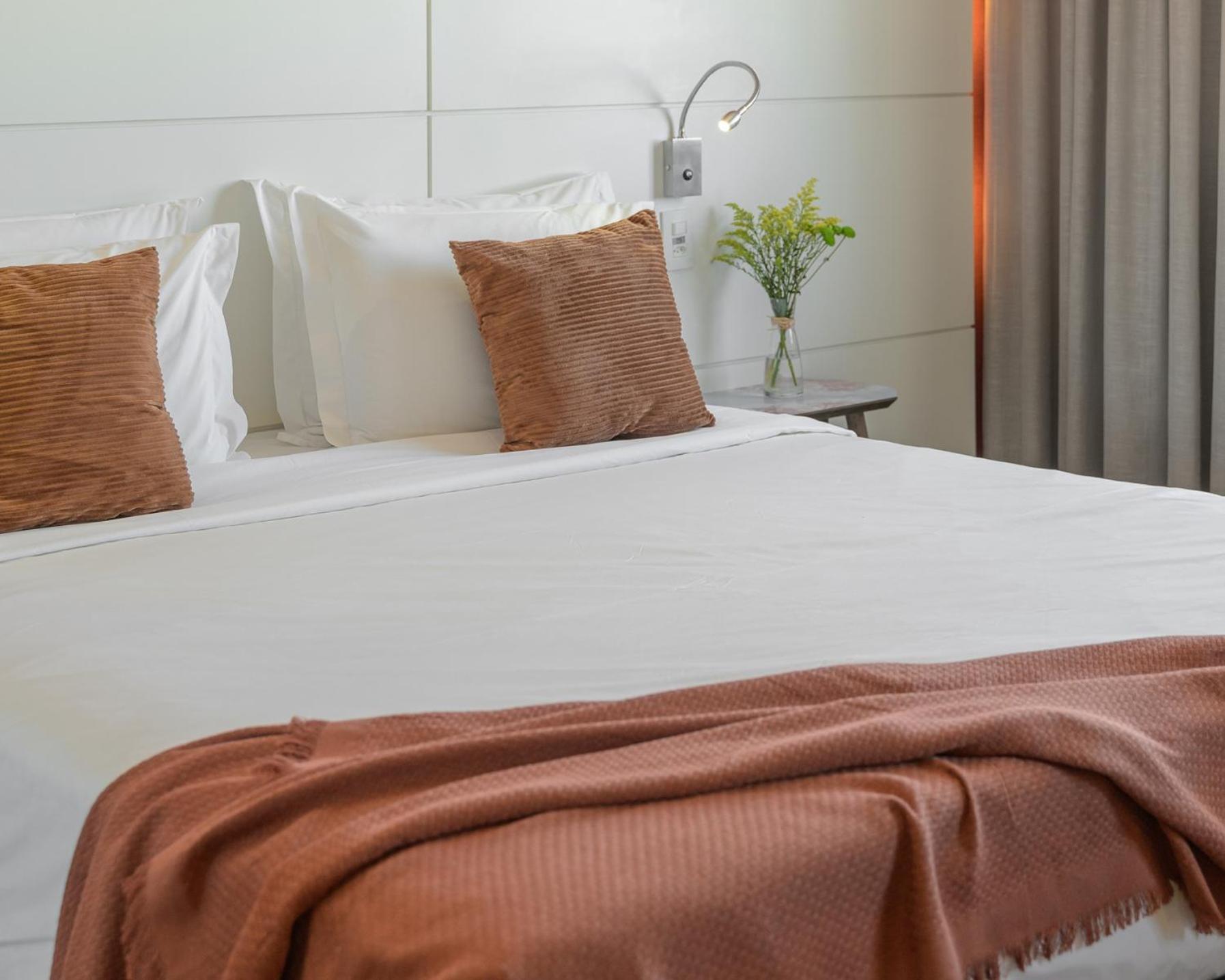Luxury Superior Quadruple - 1 Queen Bed and 2 Single Beds