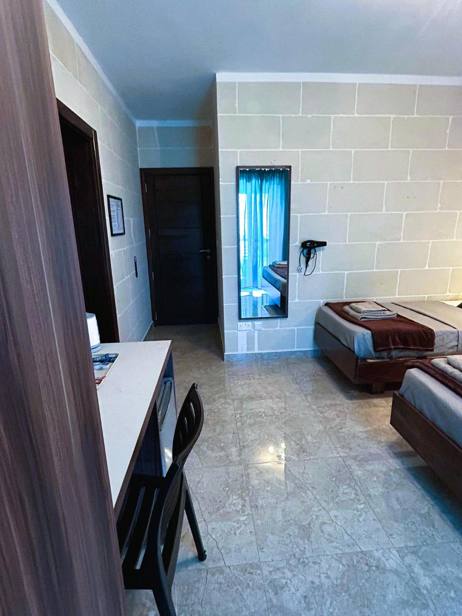 Queen Room - Photo 5