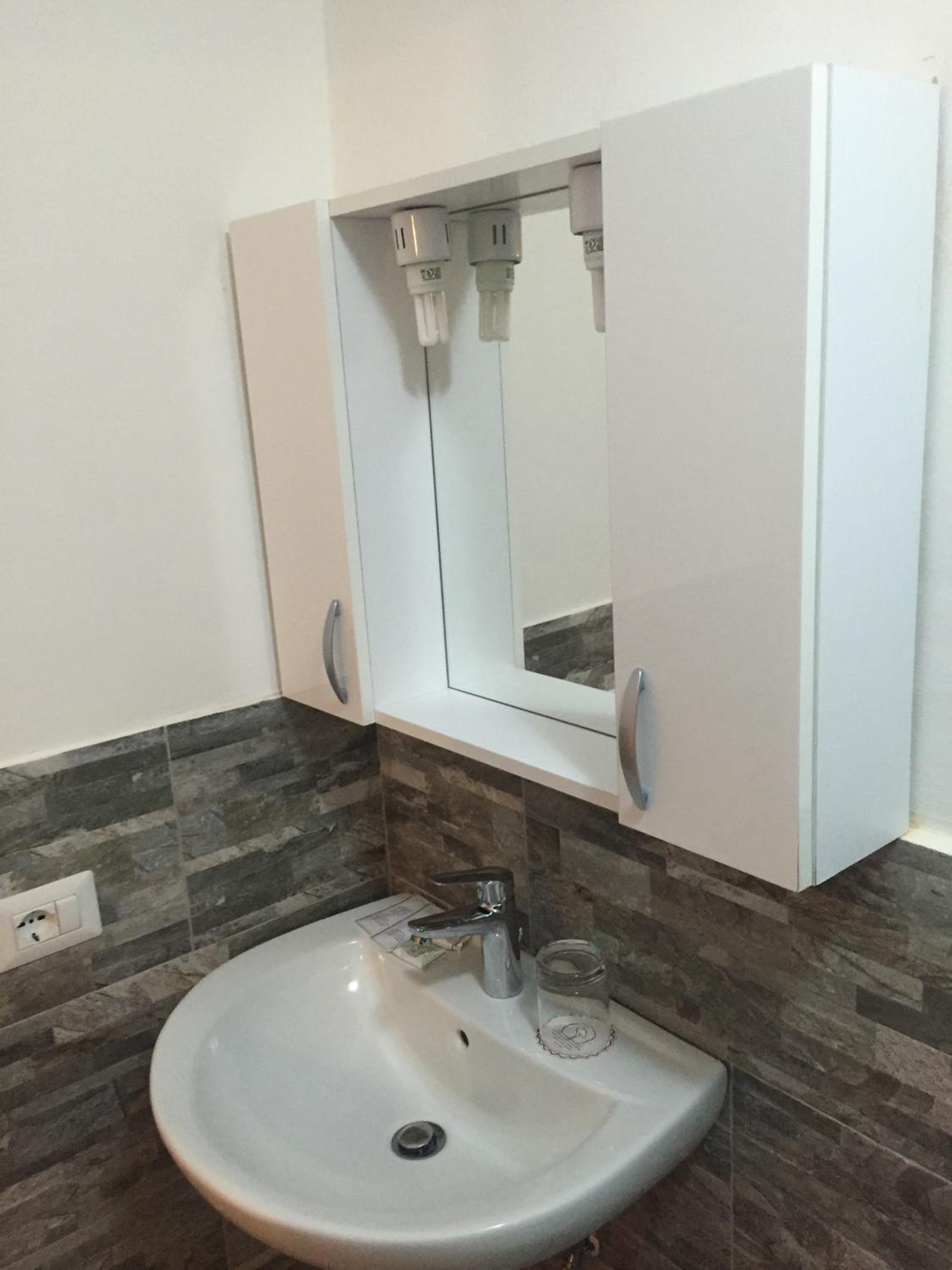 Quadruple Room with Private Bathroom - Photo 3