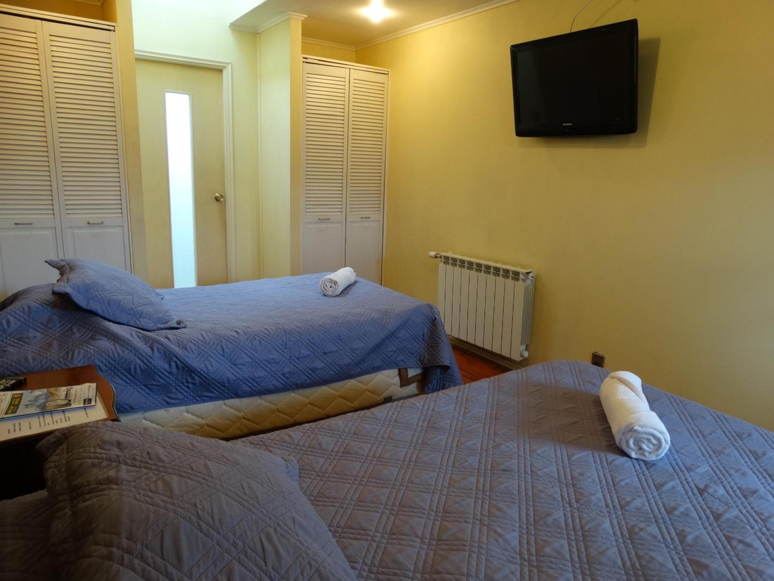 Family Room with Private Bathroom photo 3