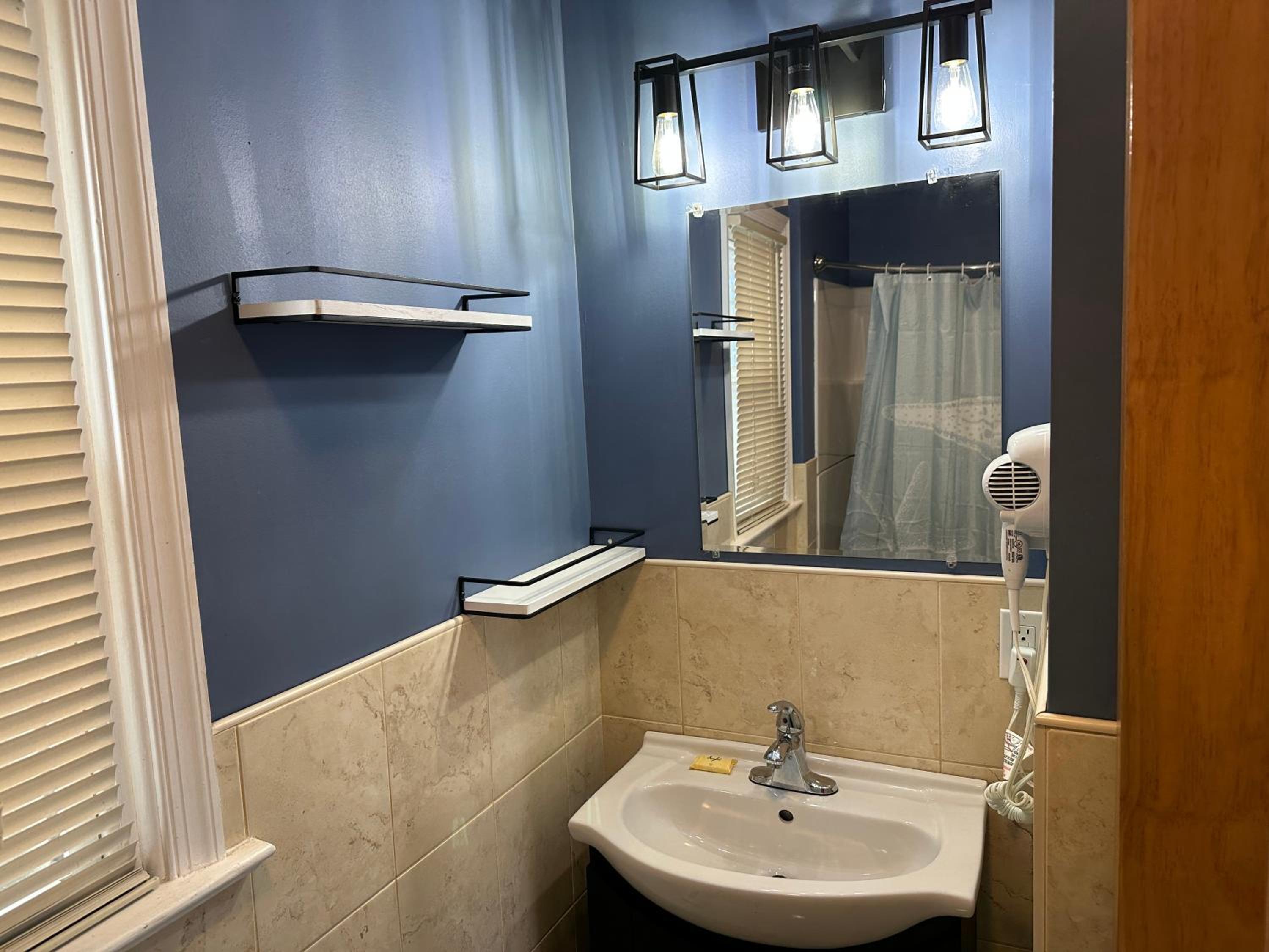 Two-Bedroom House - Photo 19