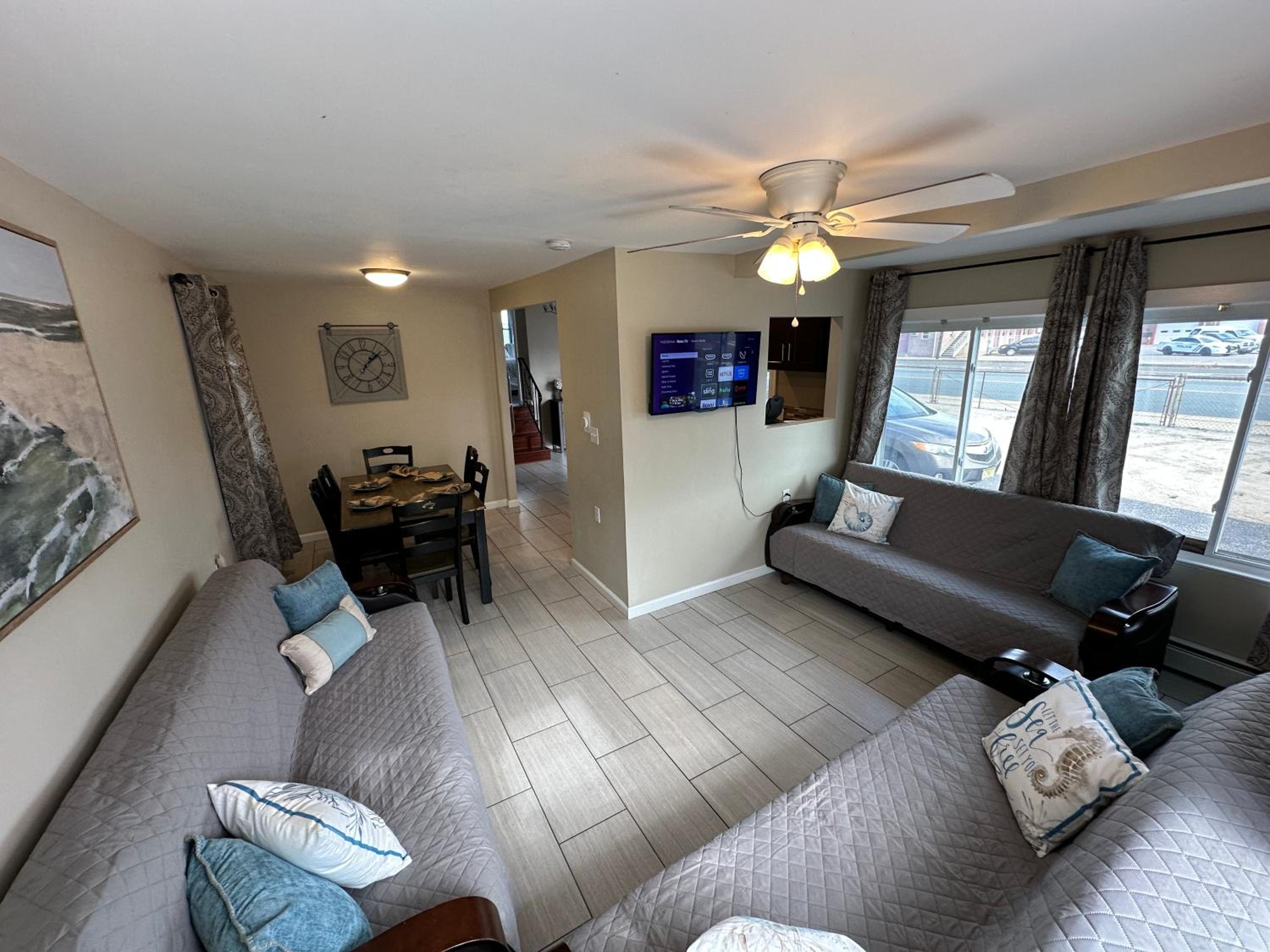 Two-Bedroom House - Photo 18