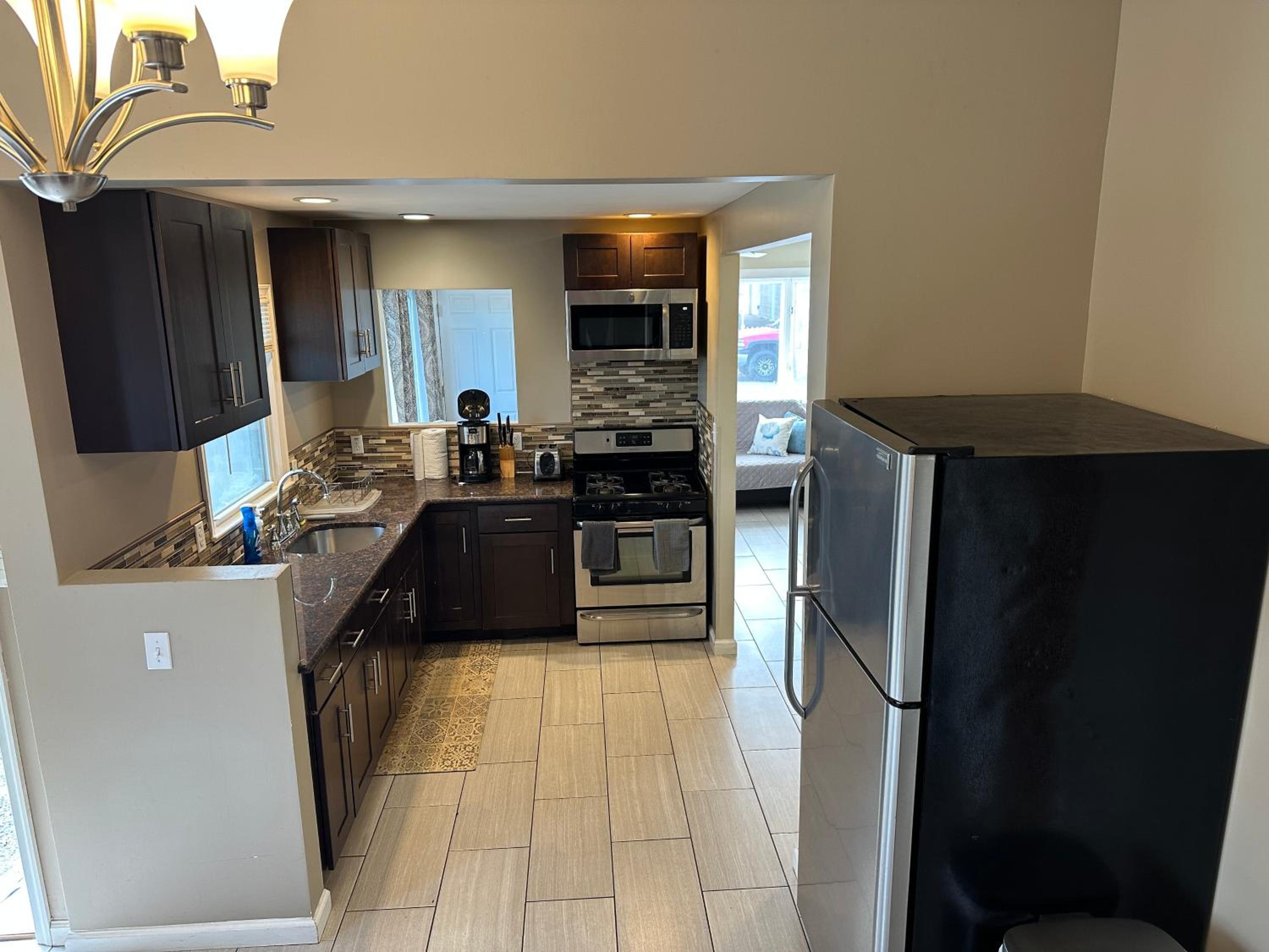 Two-Bedroom House - Photo 11