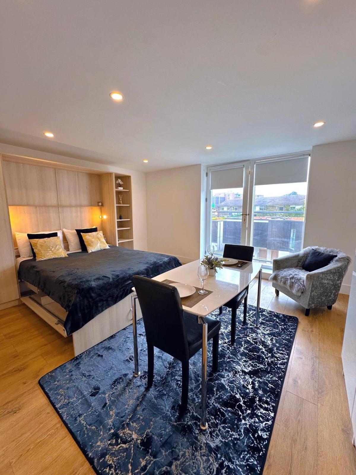 Deluxe King Room photo 1